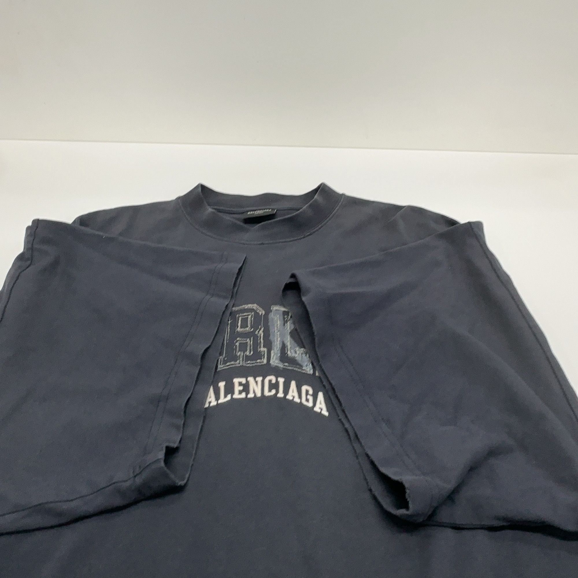 Balenciaga Balenciaga Be Kind Logo T-Shirt Size 4 Size US XL / EU 56 / 4 - 11 Thumbnail