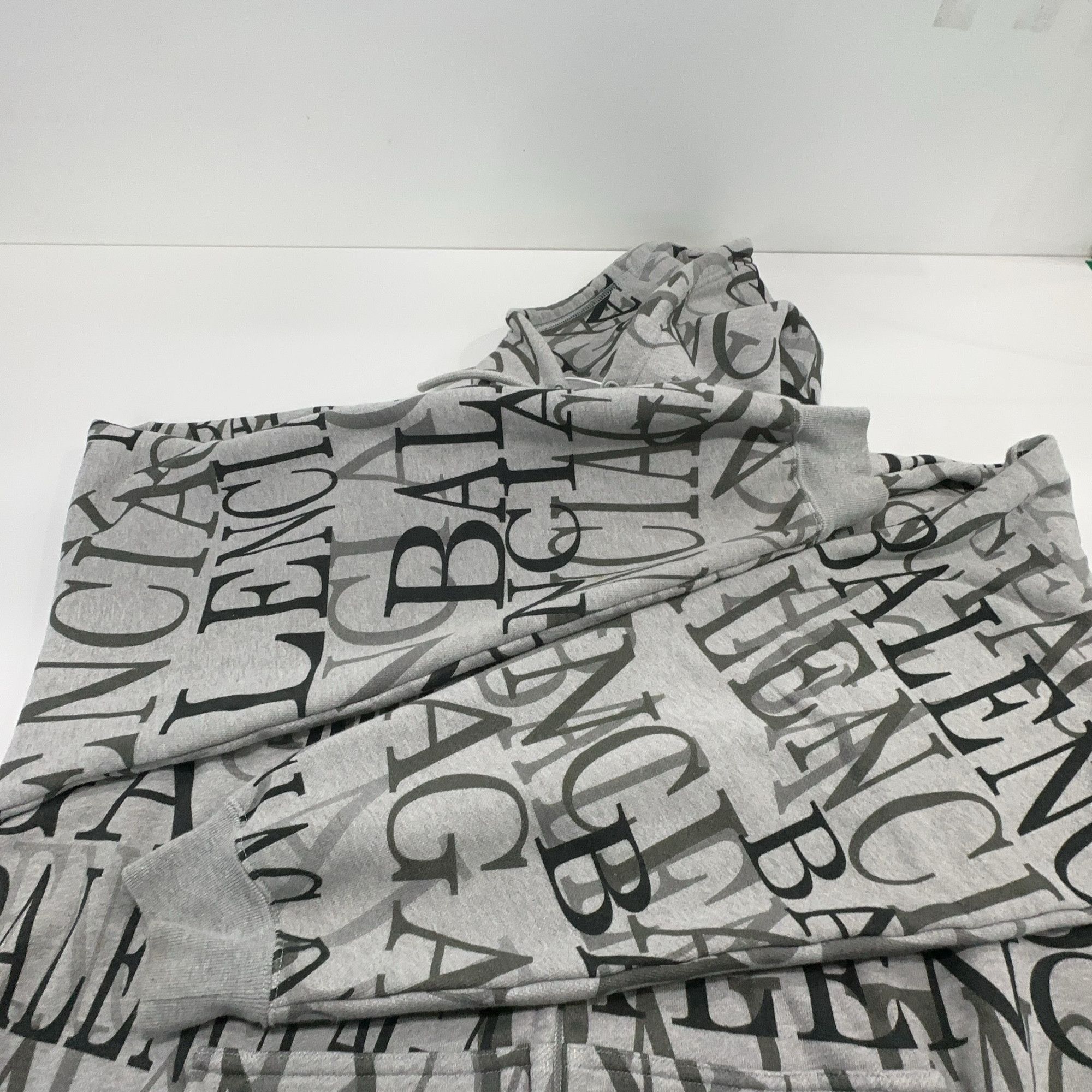 Balenciaga Balenciaga All-over Logo Zip Hoodie Size XXS Size US XXS / EU 40 - 10 Thumbnail