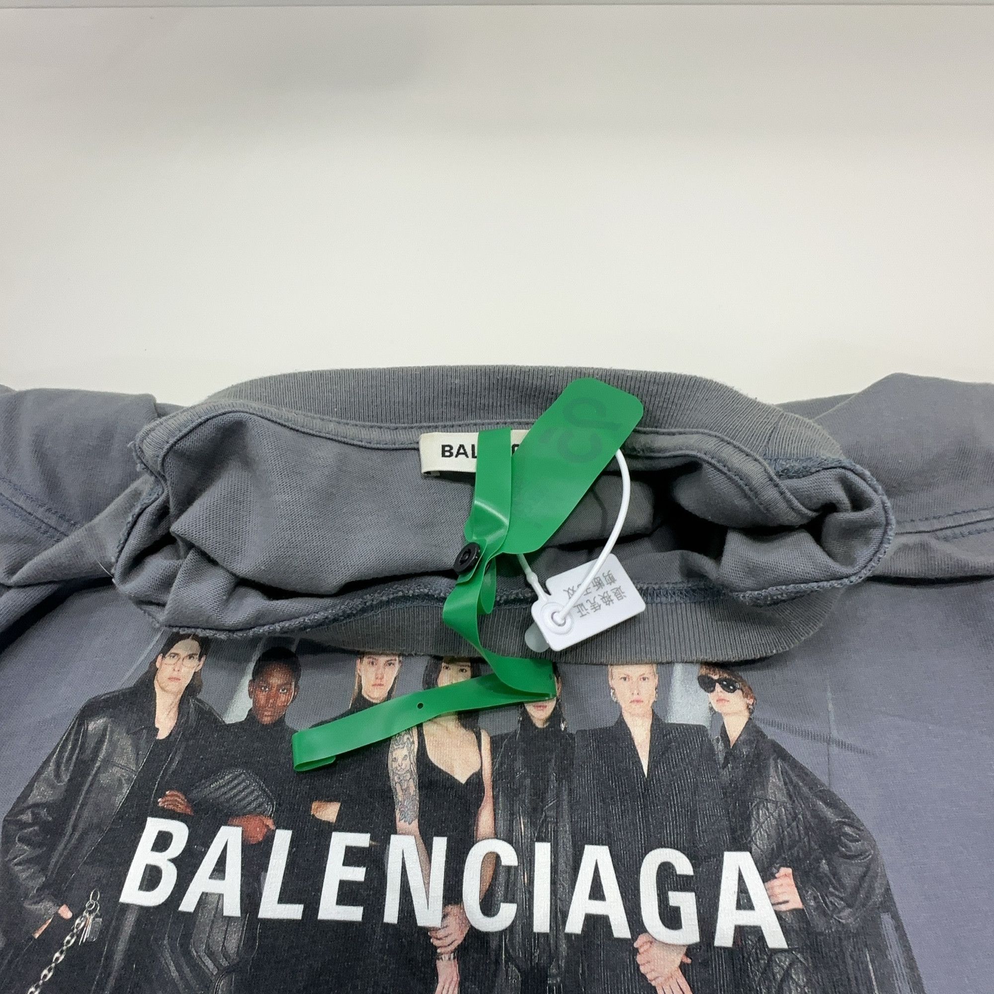 Balenciaga Balenciaga Graphic Portrait Print T-Shirt XS Size XS / US 0-2 / IT 36-38 - 6 Thumbnail