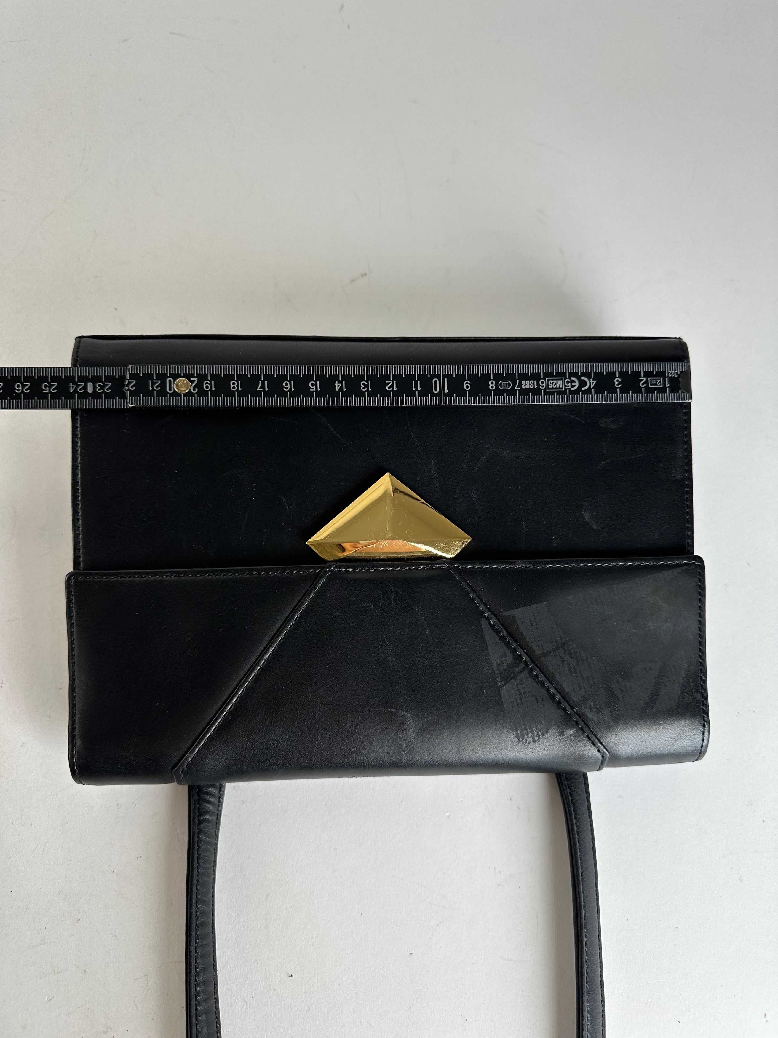 Givenchy Vintage Shoulder Bag Black Leather Size ONE SIZE - 12 Thumbnail