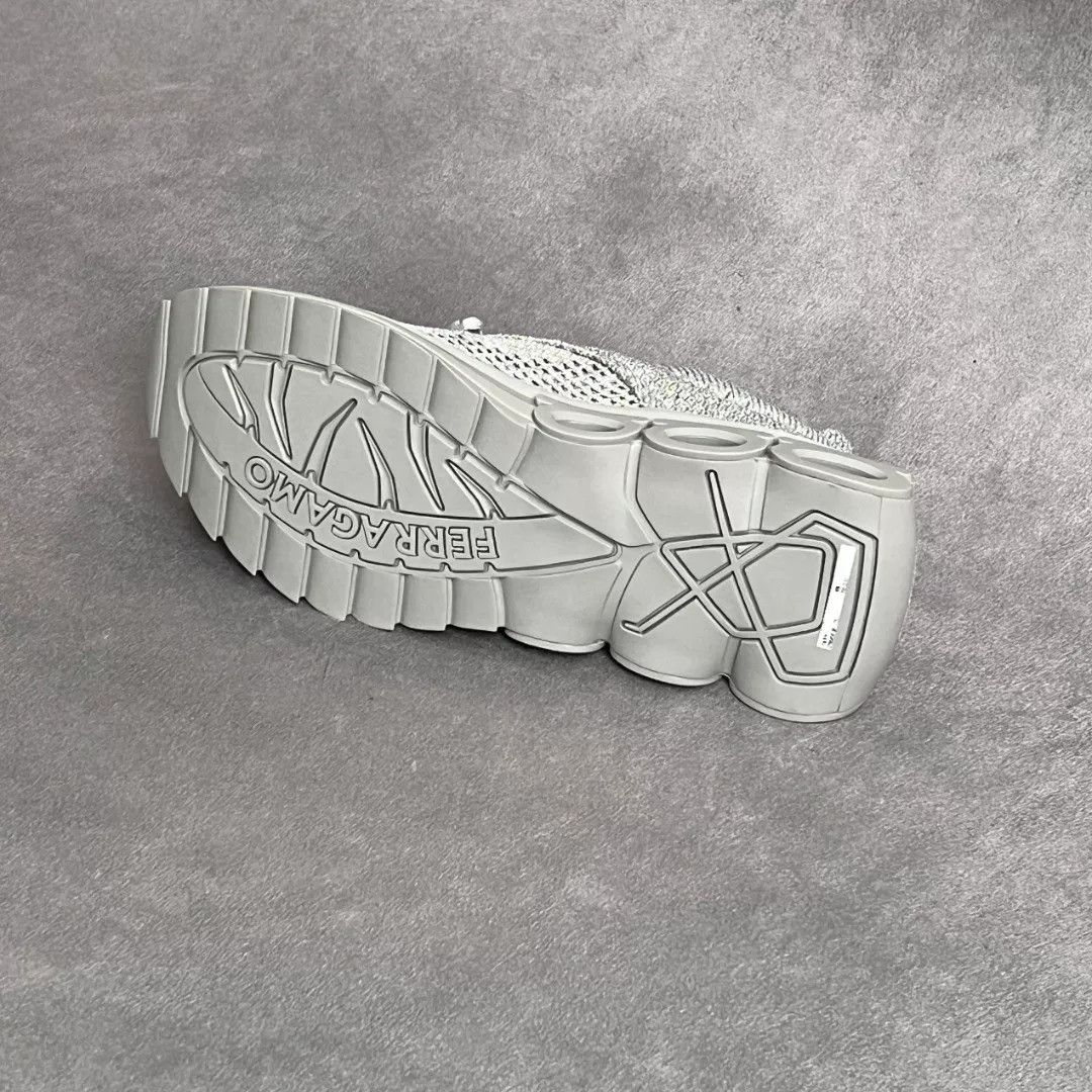 Salvatore Ferragamo Salvatore Ferragamo Silver Lowtop Sneakers 9 Men Size US 9 / EU 42 - 6 Thumbnail