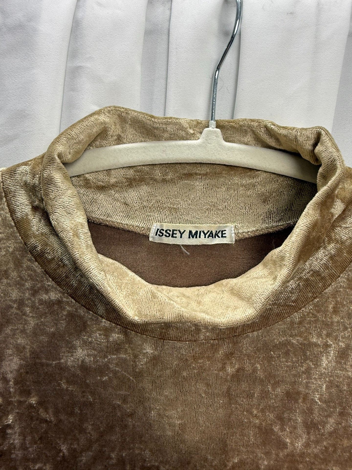 Issey Miyake Issey Miyake Champagne Velvet Burnout Base Layer Size US M / EU 48-50 / 2 - 4 Thumbnail