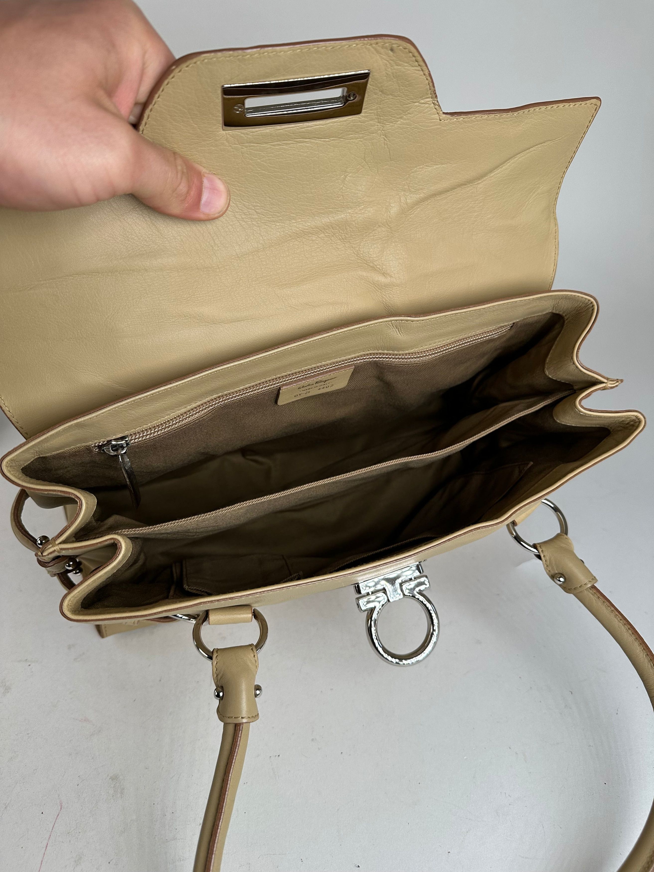 Salvatore Ferragamo Vintage Leather Handbag Sandy Beige Size ONE SIZE - 3 Thumbnail