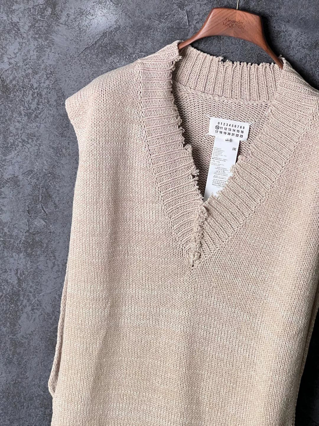 Maison Margiela Maison Margiela Beige Tank Top s Men Size US S / EU 44-46 / 1 - 5 Thumbnail