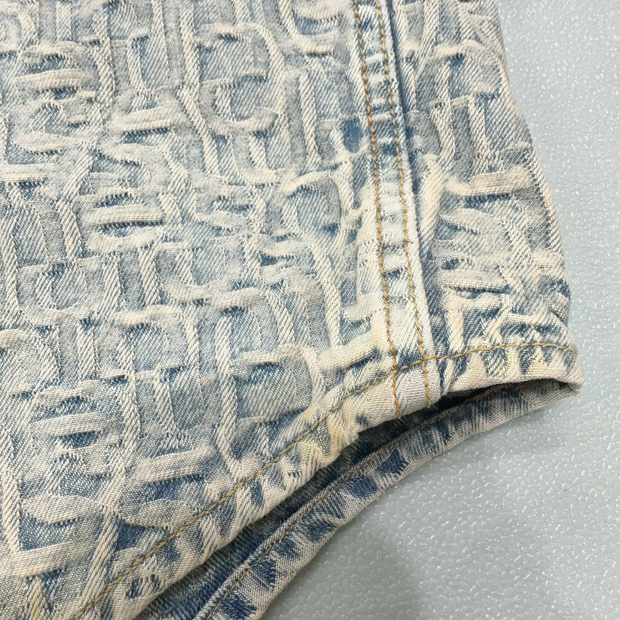 Acne Studios Acne Studios Monogram Denim Shirt Size 48 Size US M / EU 48-50 / 2 - 11 Thumbnail