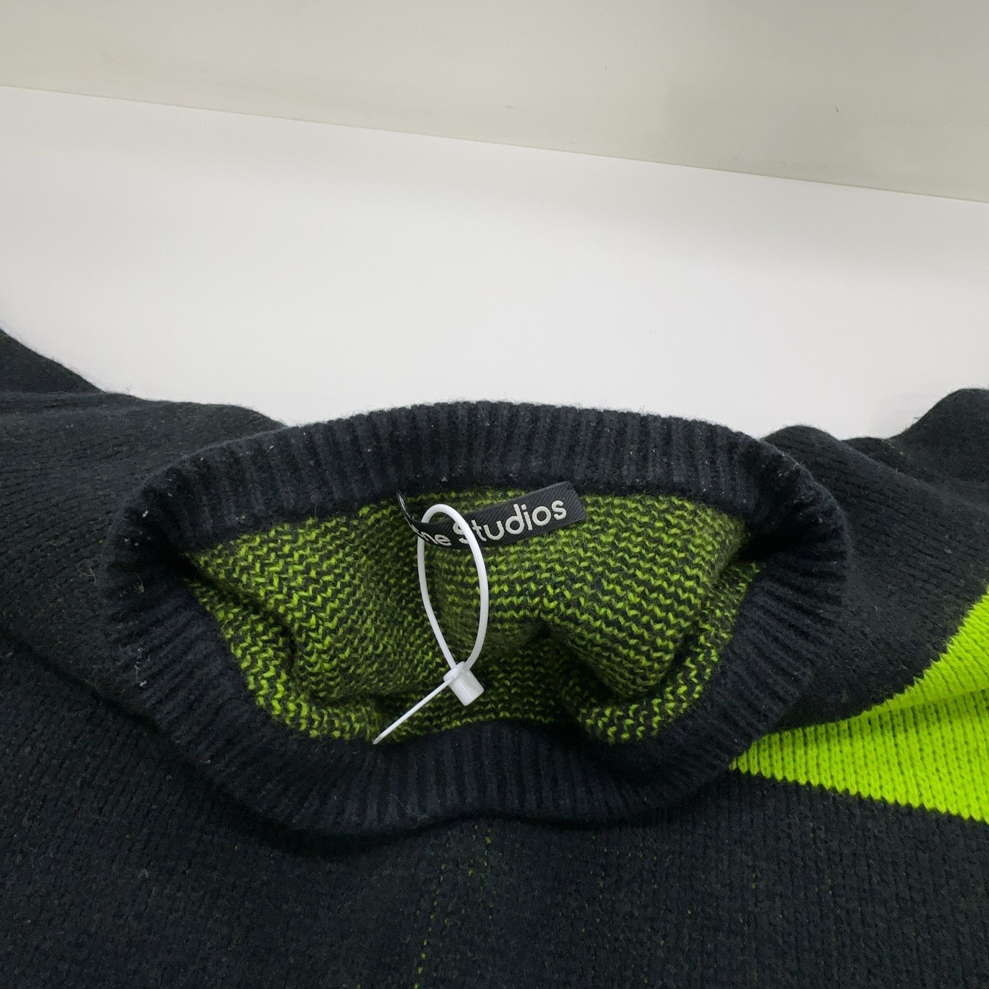 Acne Studios Acne Studios Face Patch Wool Sweater Size XL Size US XL / EU 56 / 4 - 6 Thumbnail