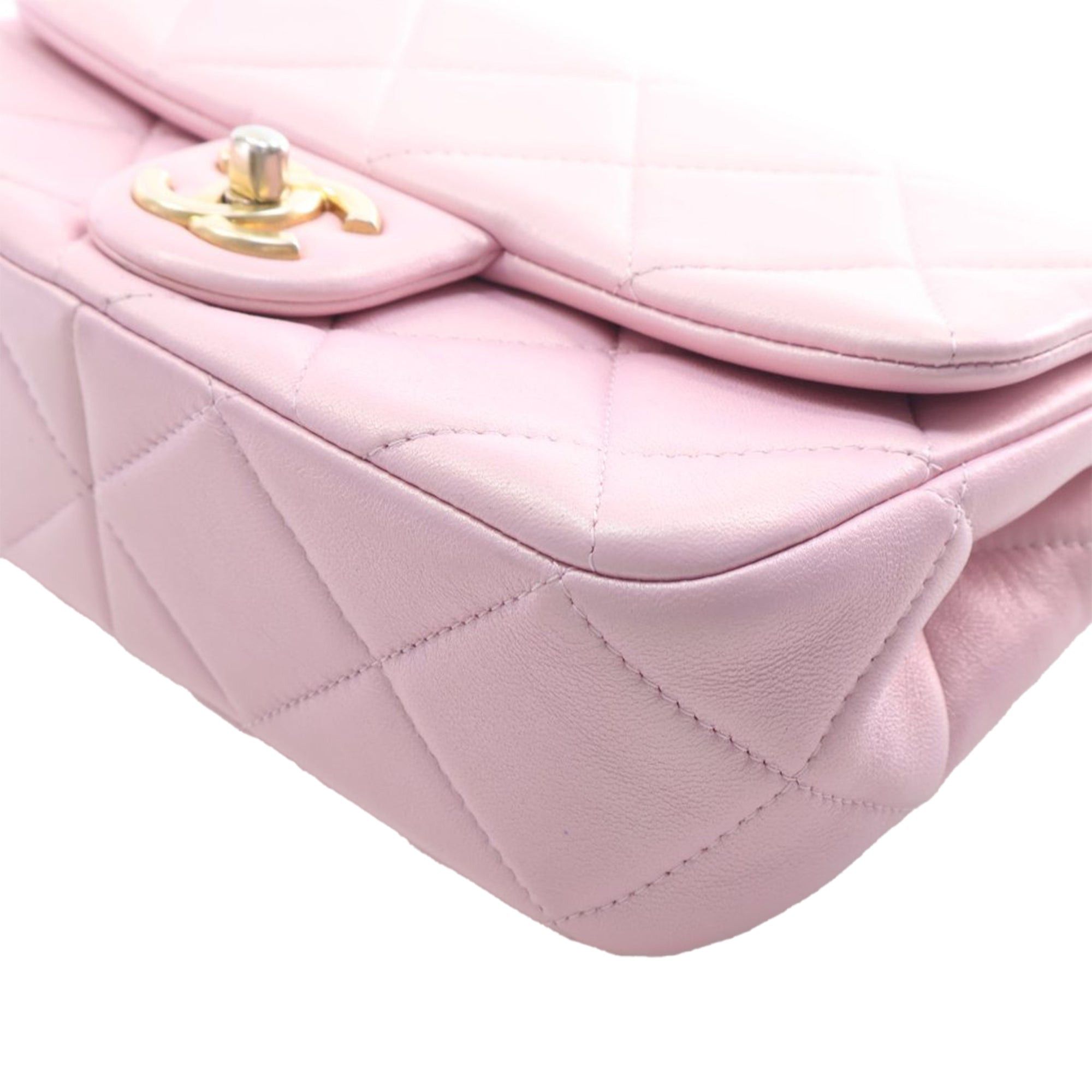 Chanel Mini Quilted Iridescent Lambskin Pearly Flap Size ONE SIZE - 11 Thumbnail
