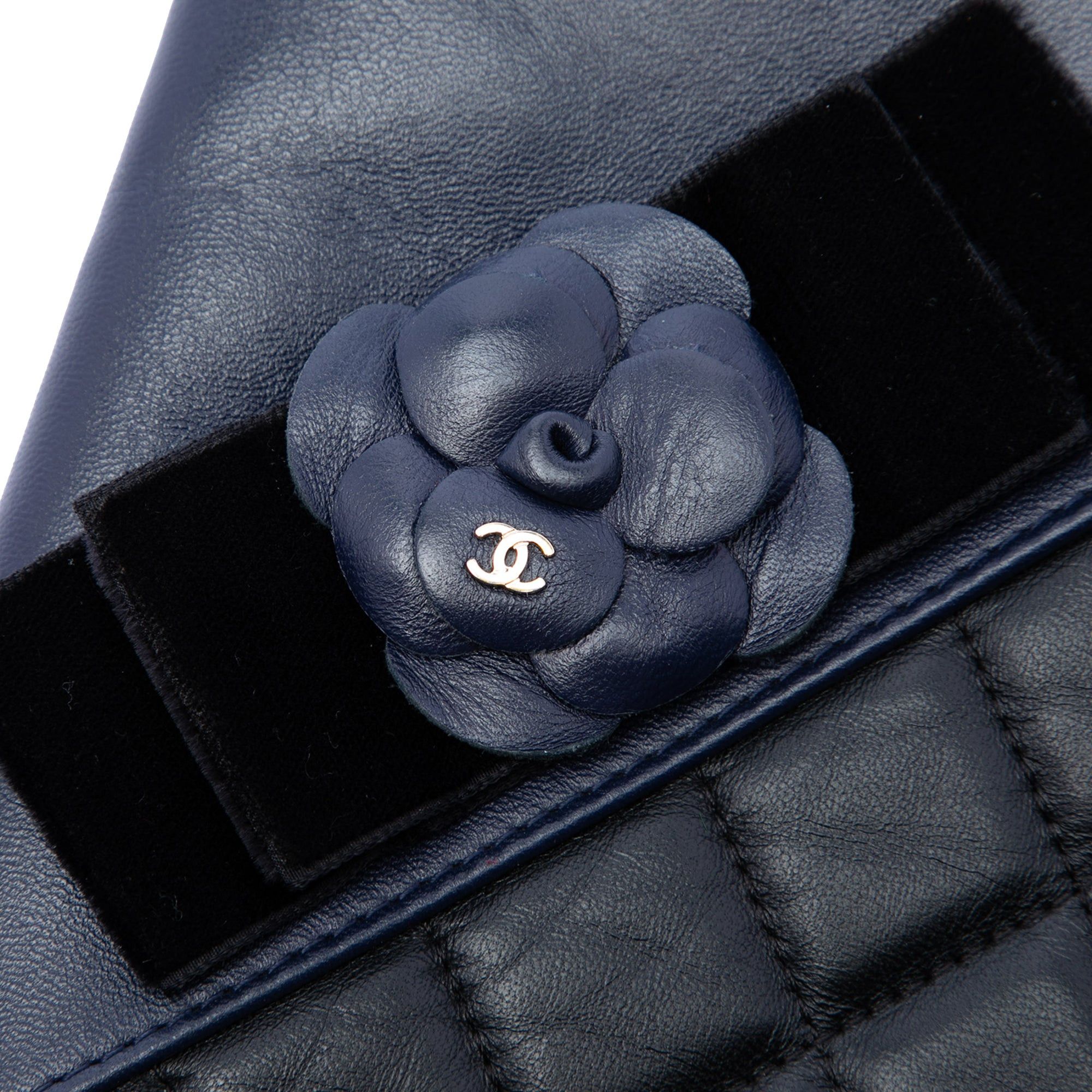 Chanel Large Quilted Lambskin Camellia O Case Clutch Size ONE SIZE - 5 Thumbnail
