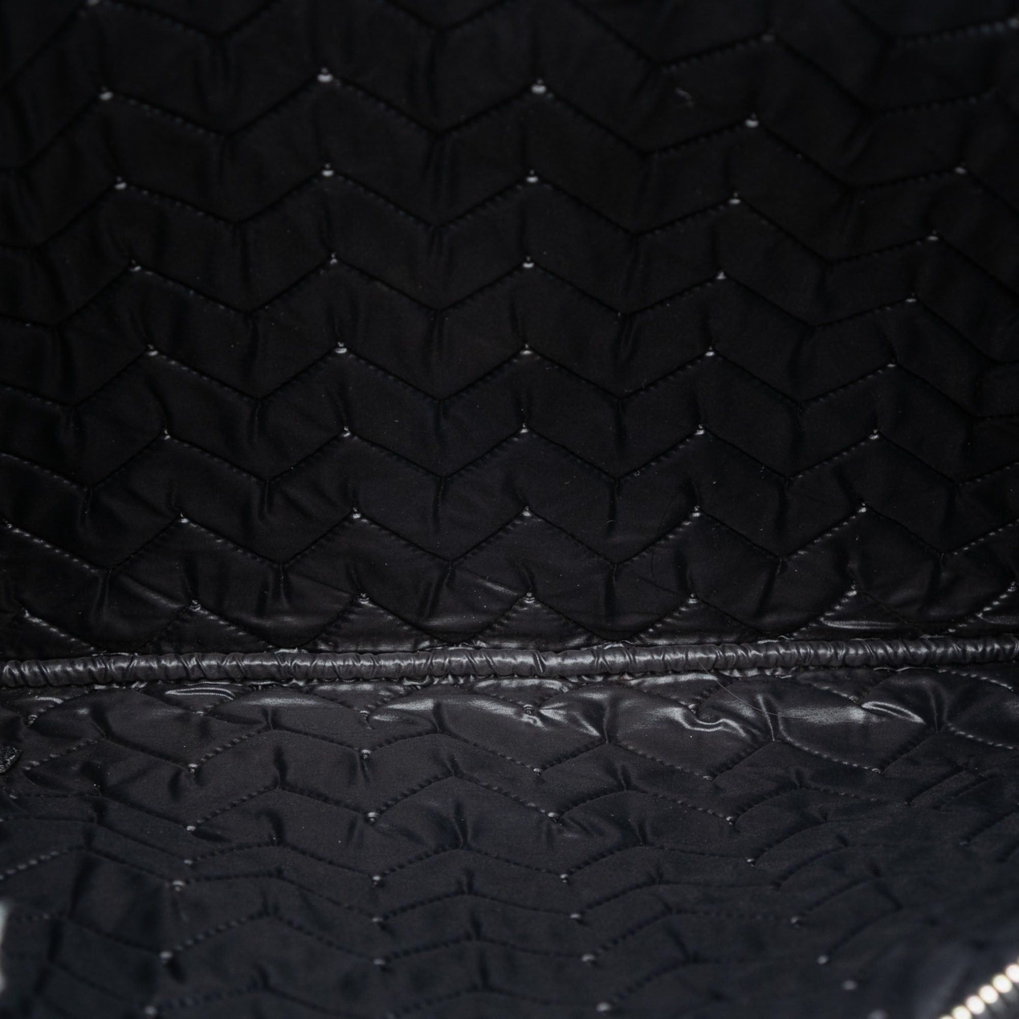 Chanel Large Chevron Caviar O Case Clutch Size ONE SIZE - 4 Thumbnail