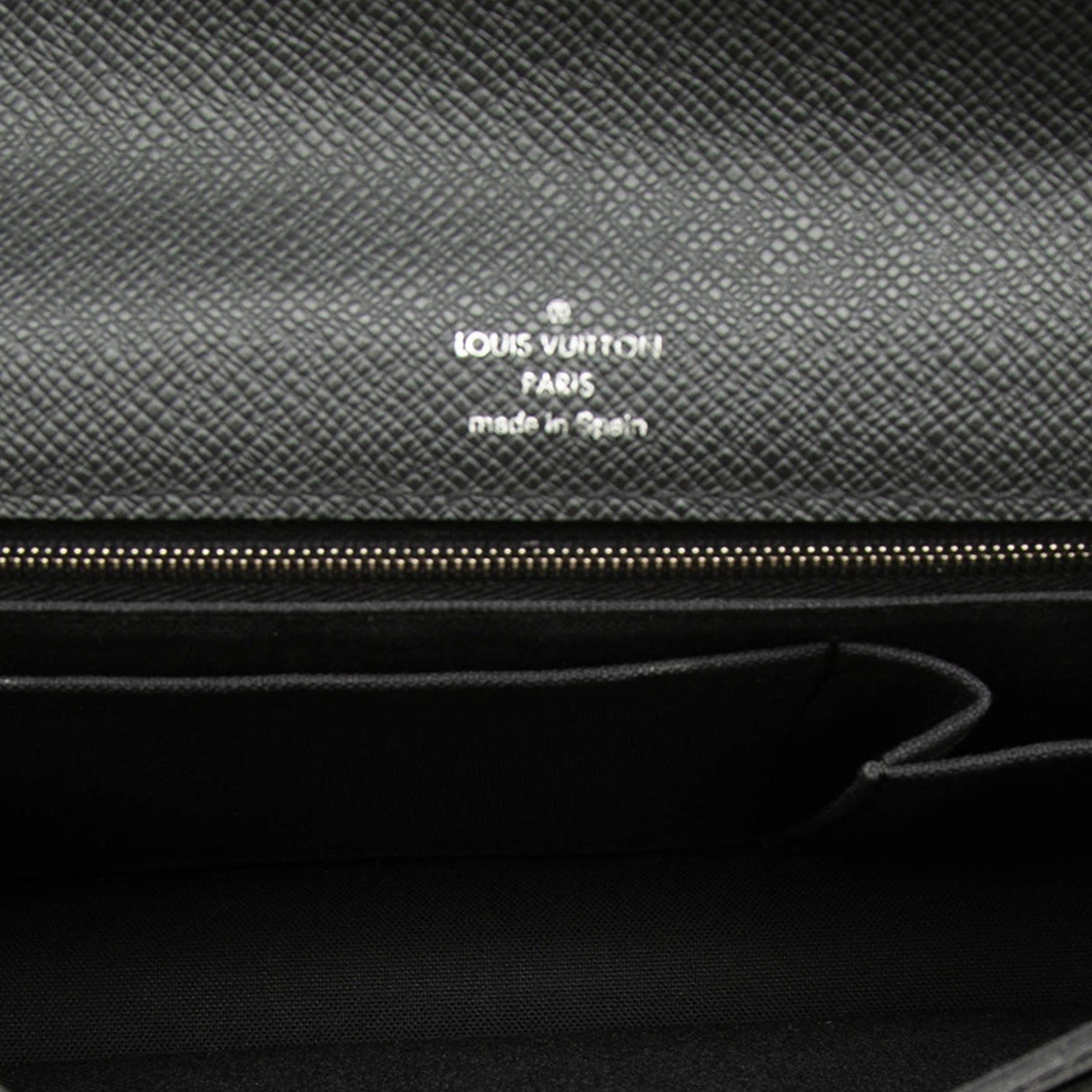 Louis Vuitton Taiga Belaia Clutch Size ONE SIZE - 4 Thumbnail