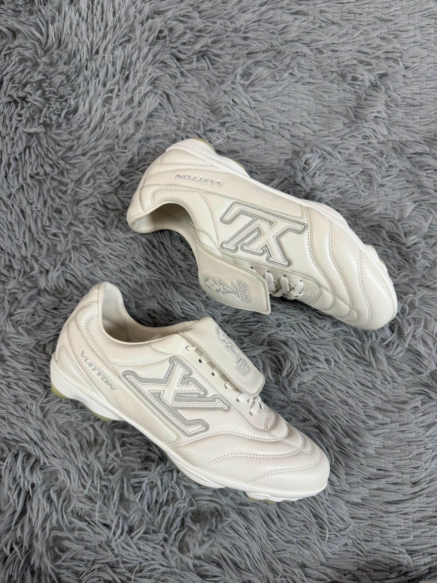 Louis Vuitton Louis Vuitton Football White Lowtop Sneakers 8 Men Size US 8 / EU 41 - 3 Thumbnail