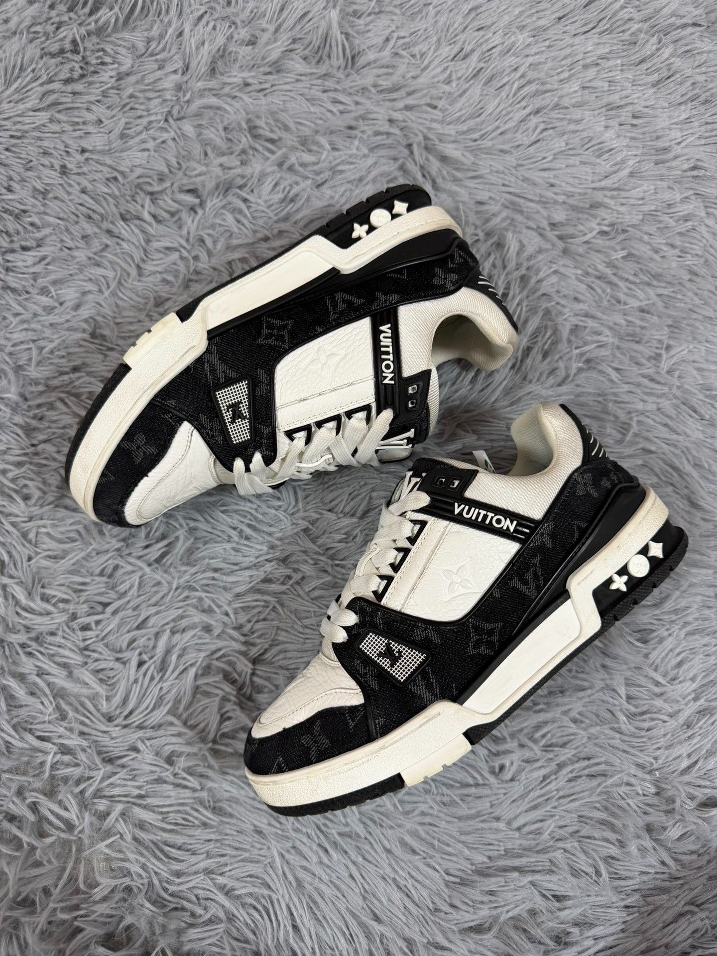 Louis Vuitton Louis Vuitton Training Black Lowtop Sneakers us_7-5 Women Size US 7.5 / IT 37.5 - 2 Thumbnail