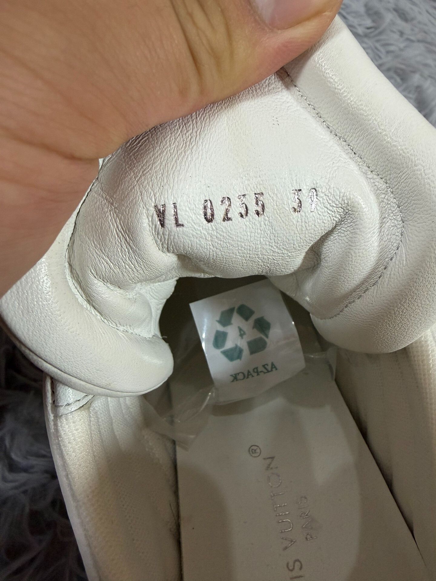Louis Vuitton Louis Vuitton Beige Lowtop Sneakers us_9 Women Size US 9 / IT 39 - 6 Thumbnail