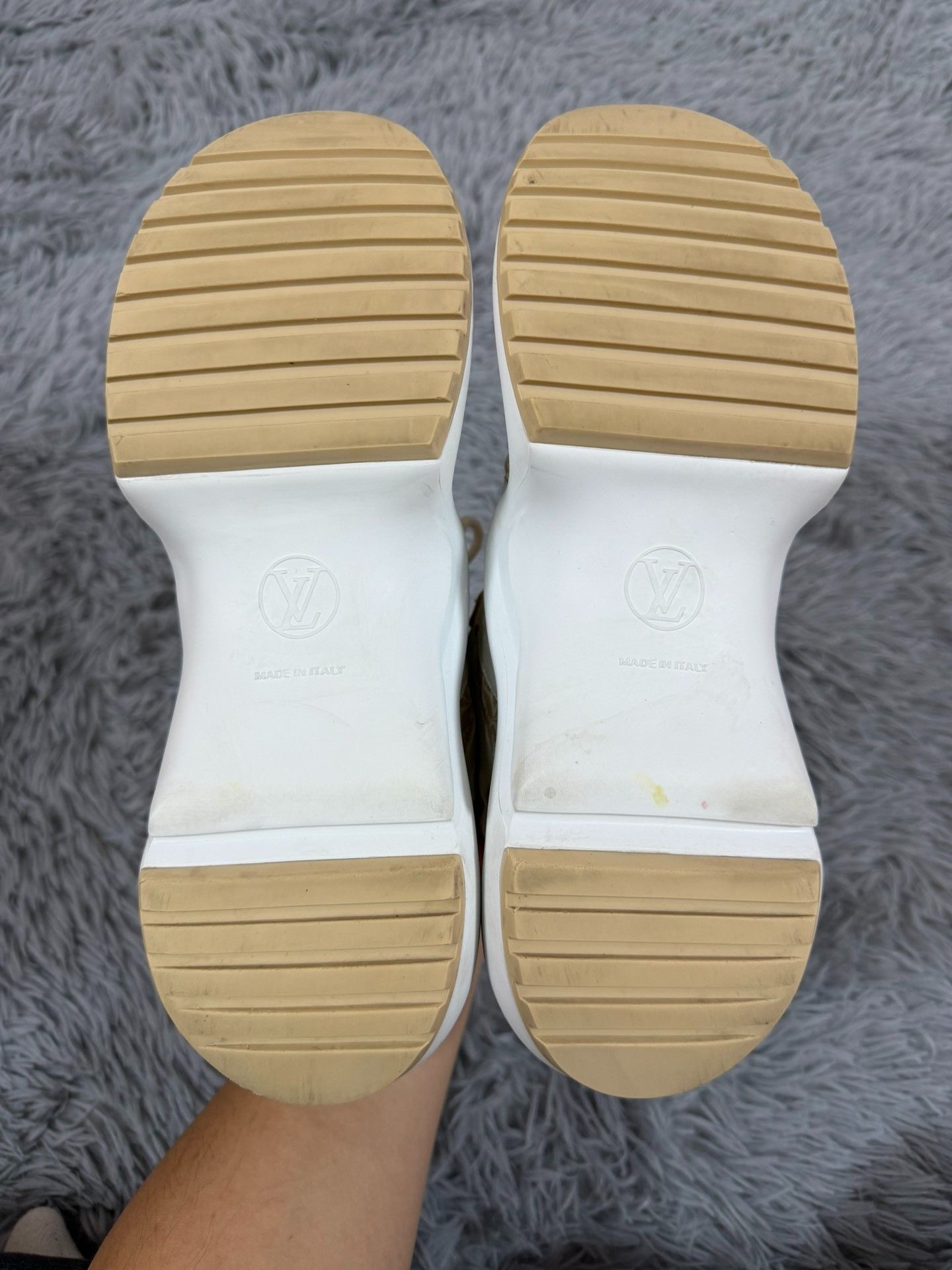 Louis Vuitton Louis Vuitton Beige Lowtop Sneakers us_9 Women Size US 9 / IT 39 - 5 Thumbnail