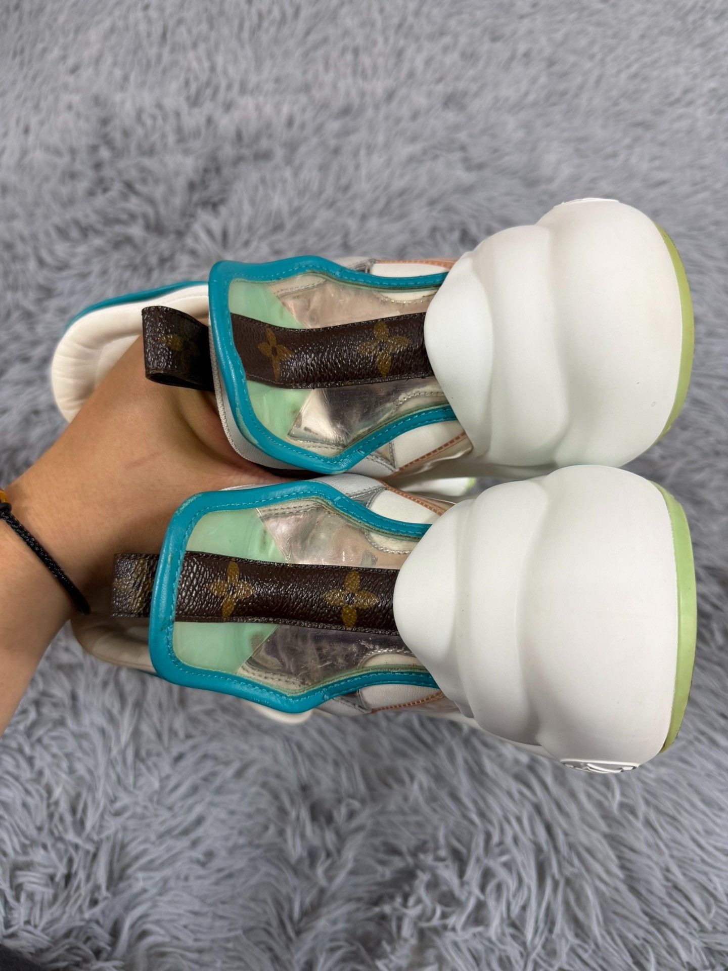 Louis Vuitton Louis Vuitton Clear Green Lowtop Sneakers 6.5 Men Size US 6.5 / EU 39-40 - 4 Thumbnail