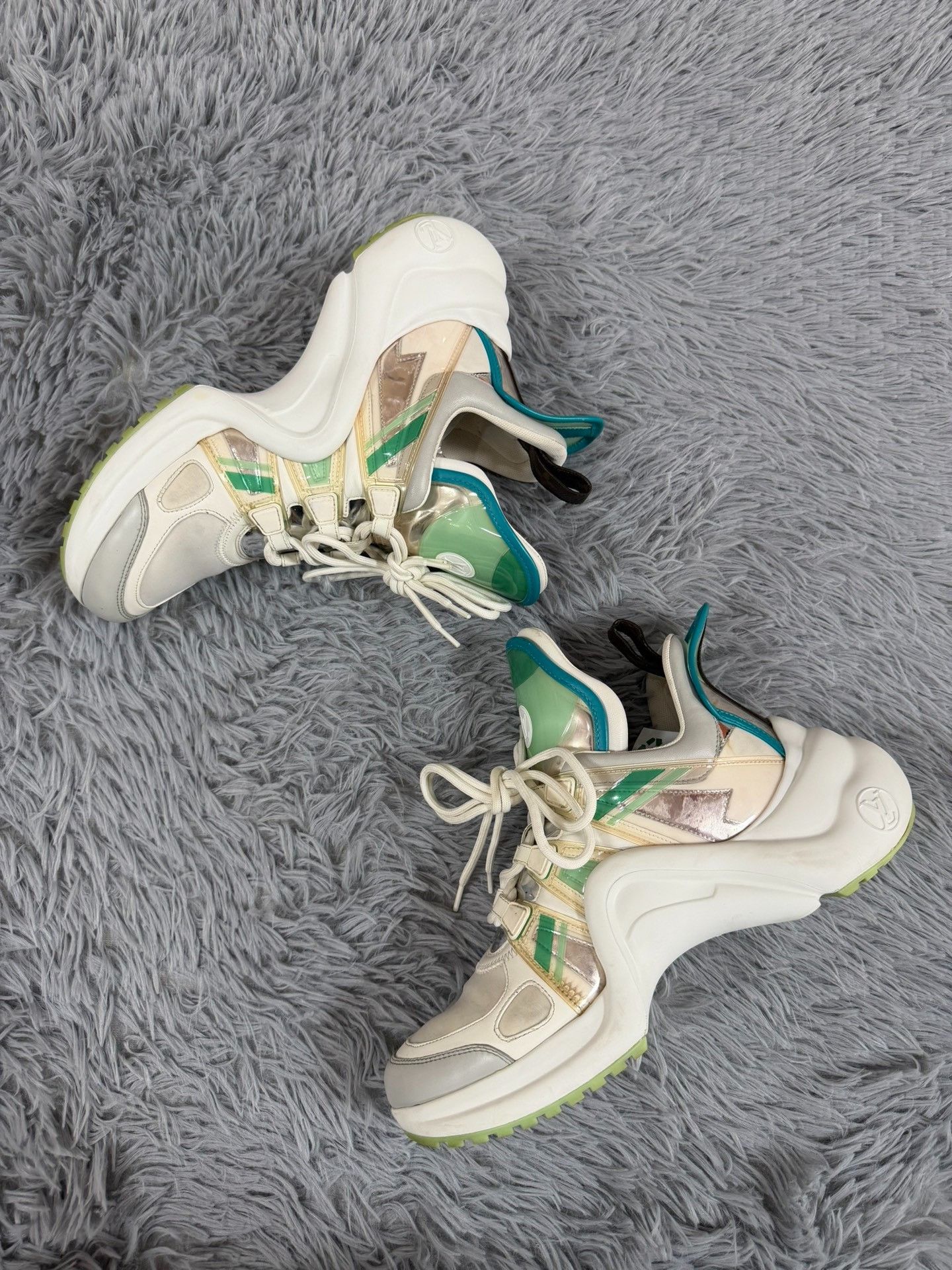 Louis Vuitton Louis Vuitton Clear Green Lowtop Sneakers 6.5 Men Size US 6.5 / EU 39-40 - 2 Thumbnail