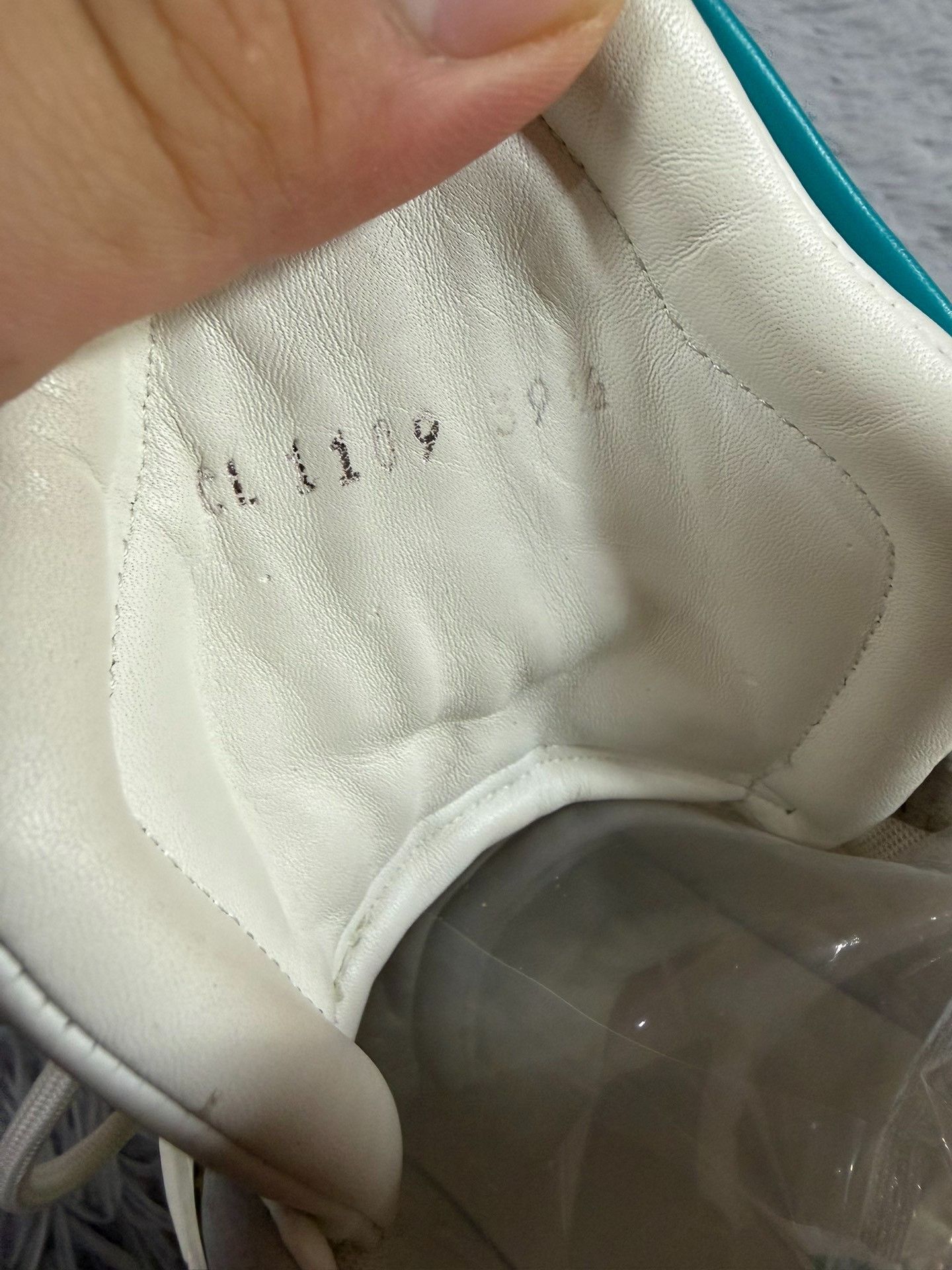 Louis Vuitton Louis Vuitton Clear Green Lowtop Sneakers 6.5 Men Size US 6.5 / EU 39-40 - 6 Thumbnail