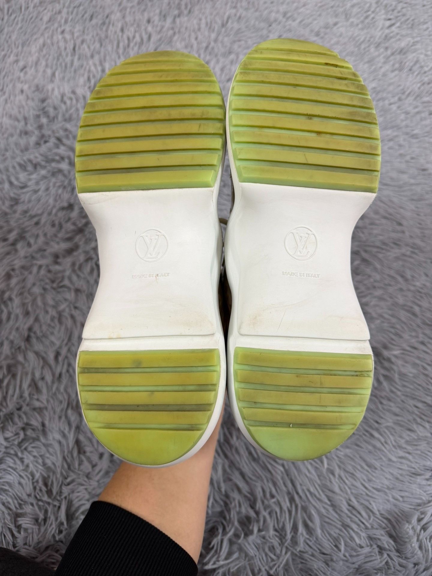 Louis Vuitton Louis Vuitton Clear Green Lowtop Sneakers 6.5 Men Size US 6.5 / EU 39-40 - 5 Thumbnail