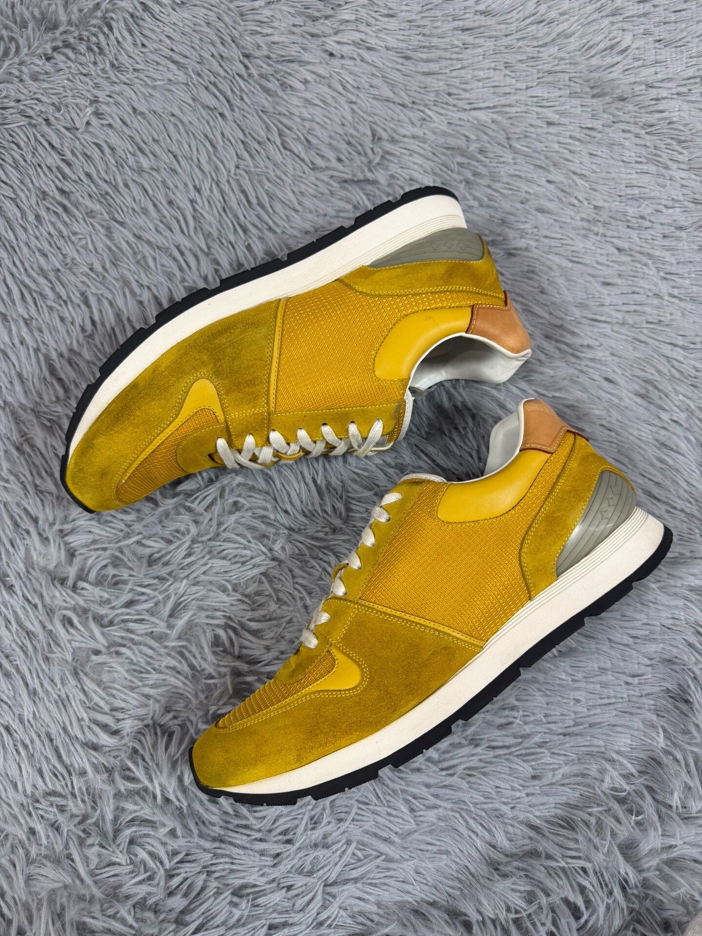 Louis Vuitton Louis Vuitton Casual Yellow Lowtop Sneakers 9.5 Men Size US 9.5 / EU 42-43 - 2 Thumbnail