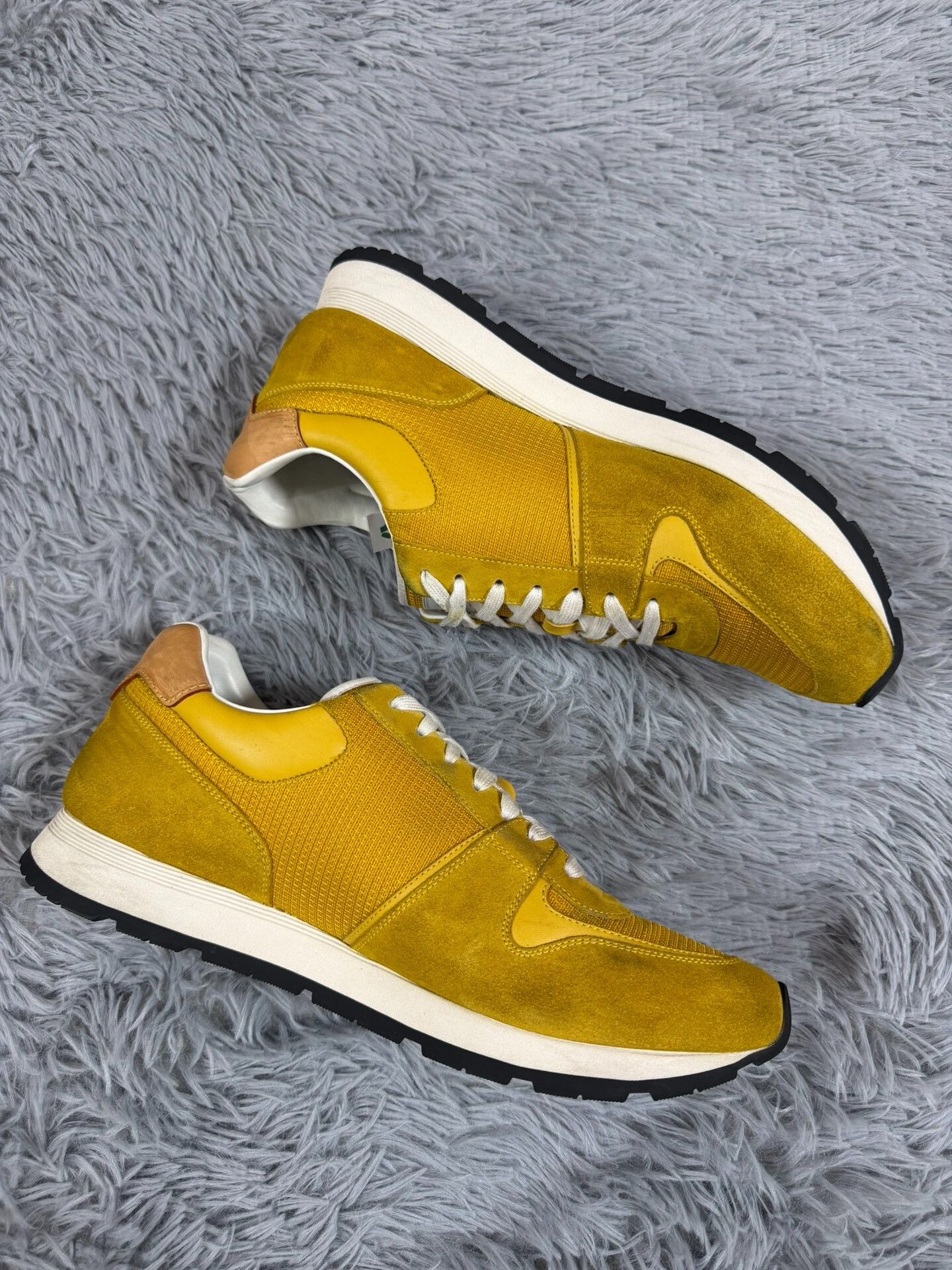 Louis Vuitton Louis Vuitton Casual Yellow Lowtop Sneakers 9.5 Men Size US 9.5 / EU 42-43 - 3 Thumbnail