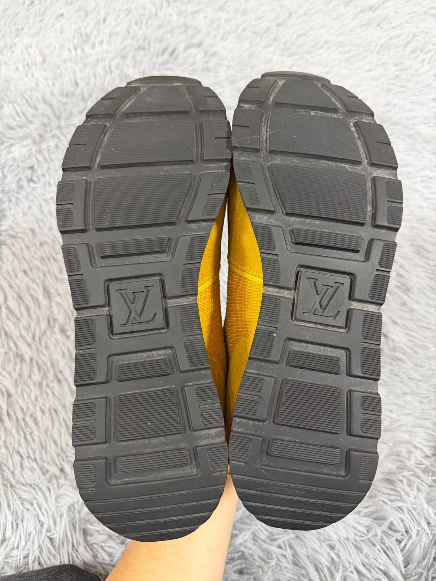 Louis Vuitton Louis Vuitton Casual Yellow Lowtop Sneakers 9.5 Men Size US 9.5 / EU 42-43 - 5 Thumbnail