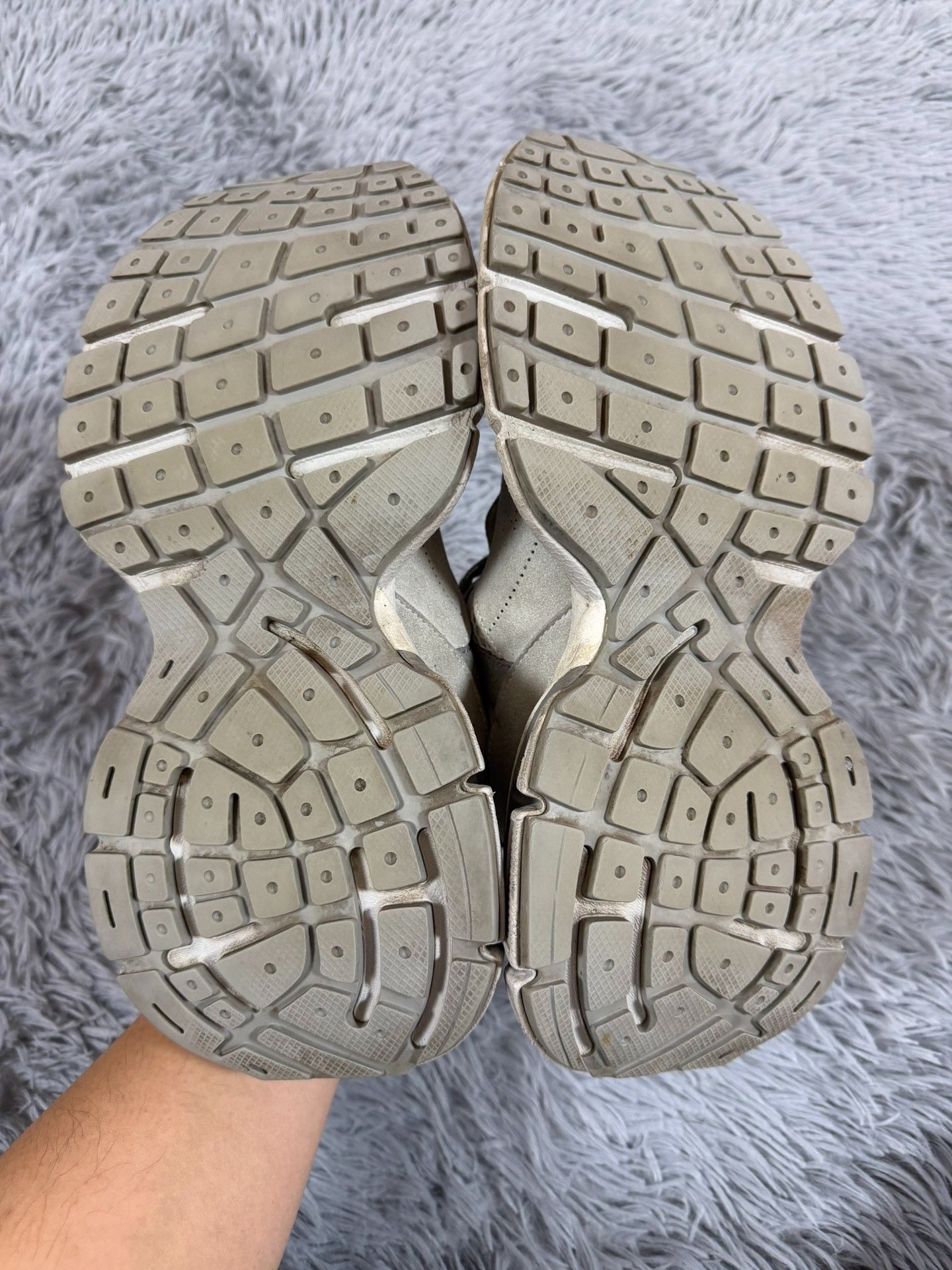 Balenciaga Balenciaga Gray Lowtop Sneakers 8 Men Size US 8 / EU 41 - 5 Thumbnail