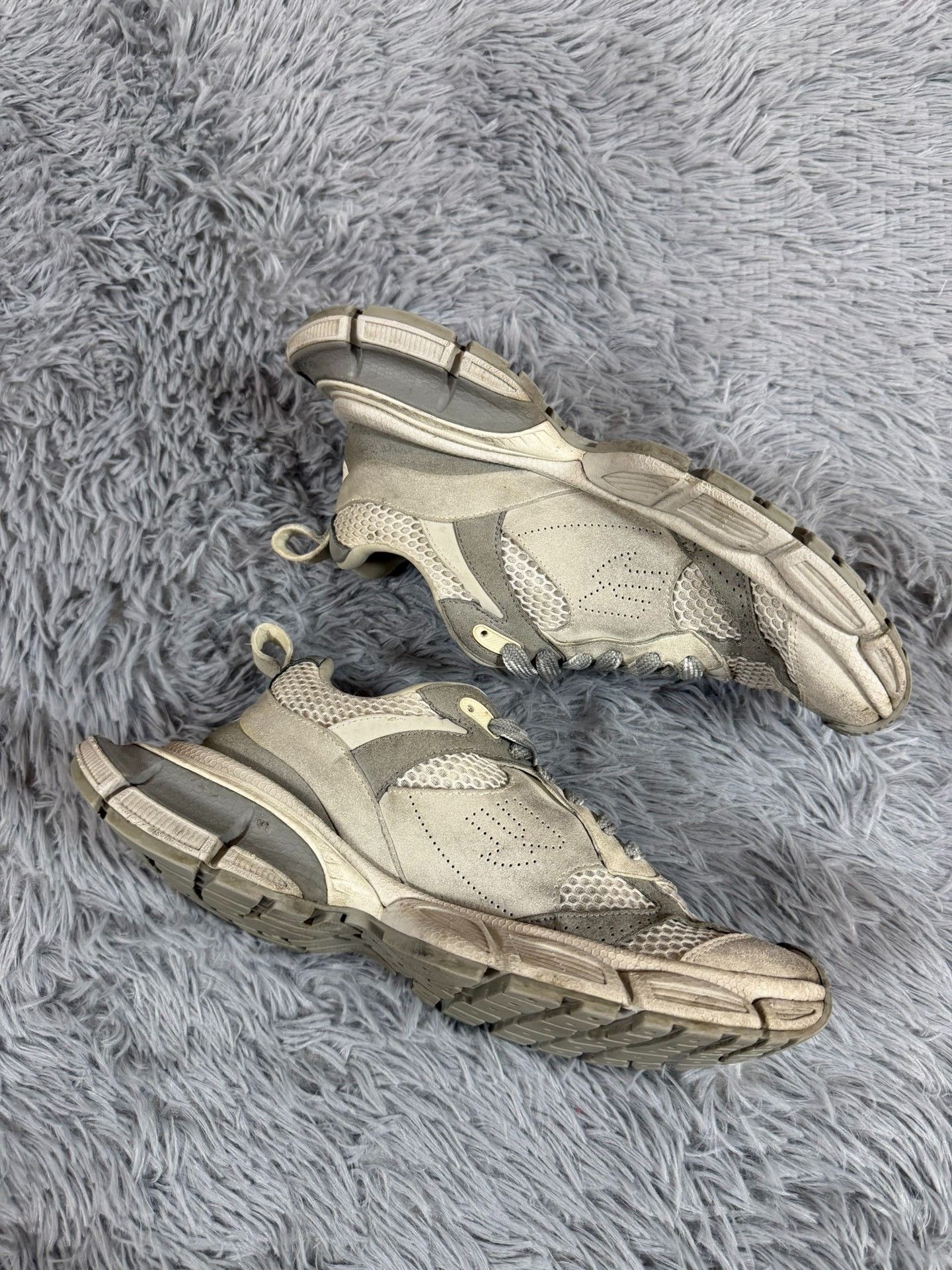 Balenciaga Balenciaga Gray Lowtop Sneakers 8 Men Size US 8 / EU 41 - 3 Thumbnail