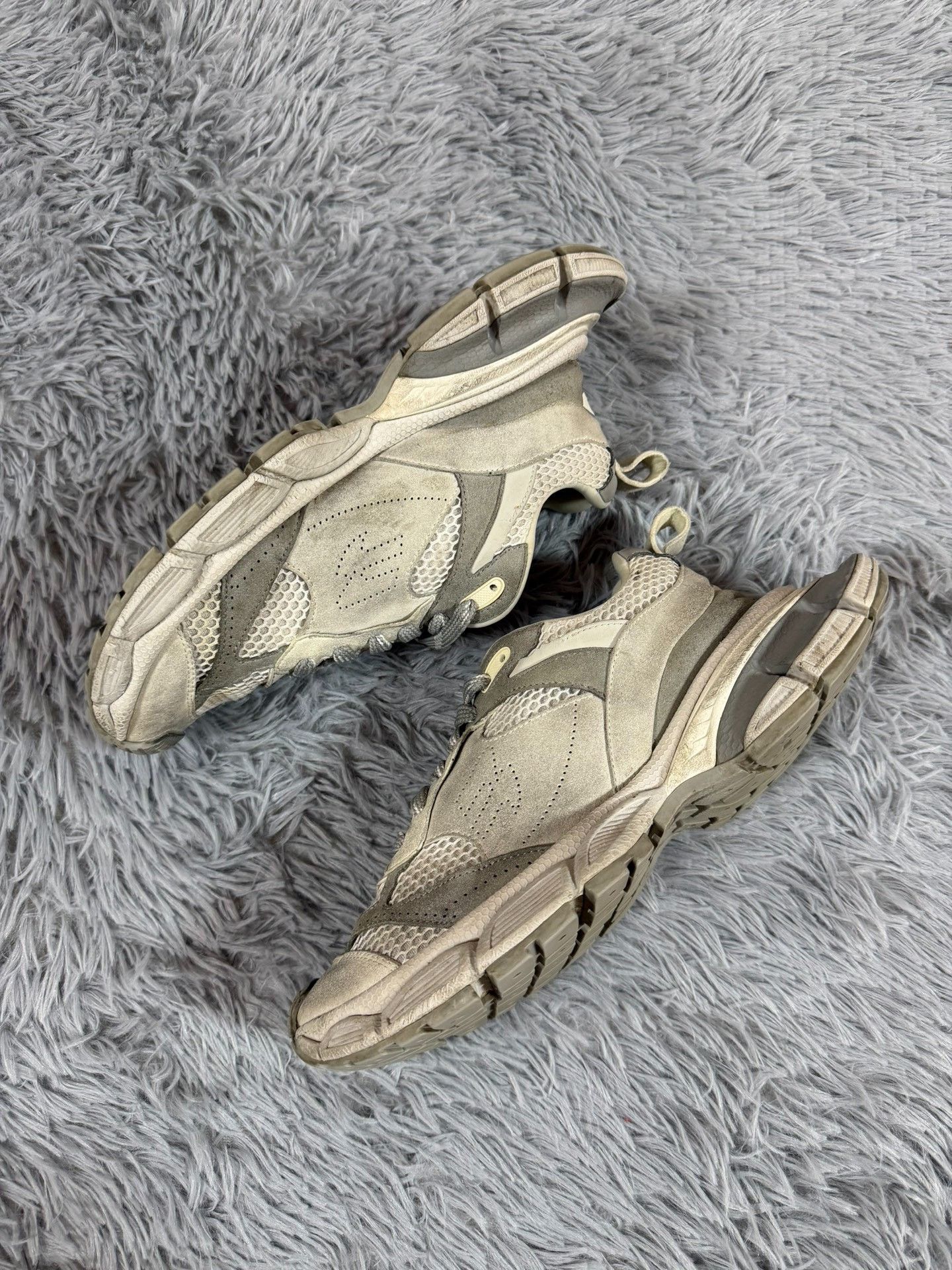 Balenciaga Balenciaga Gray Lowtop Sneakers 8 Men Size US 8 / EU 41 - 2 Thumbnail