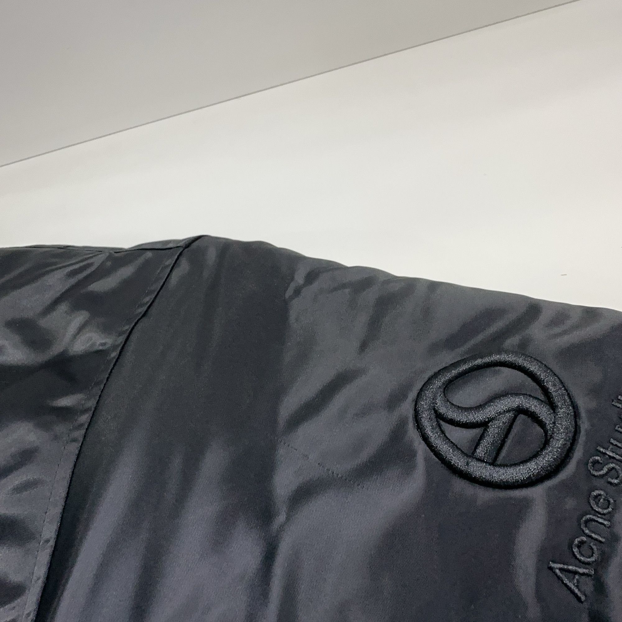 Acne Studios Acne Studios Logo Embroidered Bomber Jacket 44 Size US S / EU 44-46 / 1 - 8 Thumbnail