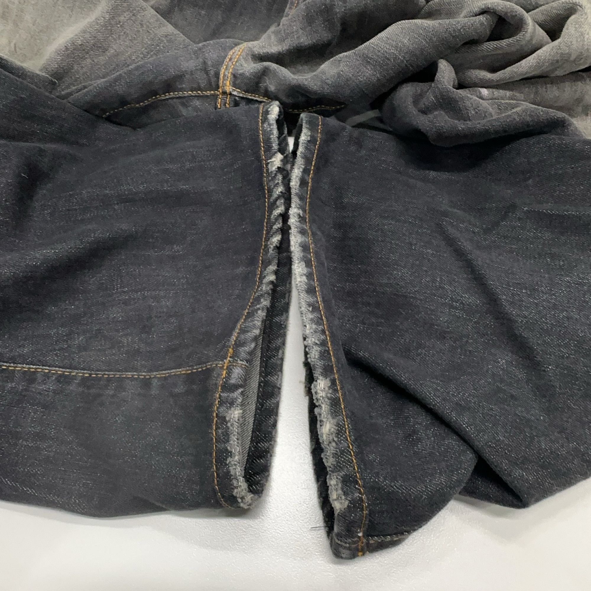 Acne Studios Acne Studios 2006M Distressed Denim Jeans 31/32 Size US 31 - 8 Thumbnail