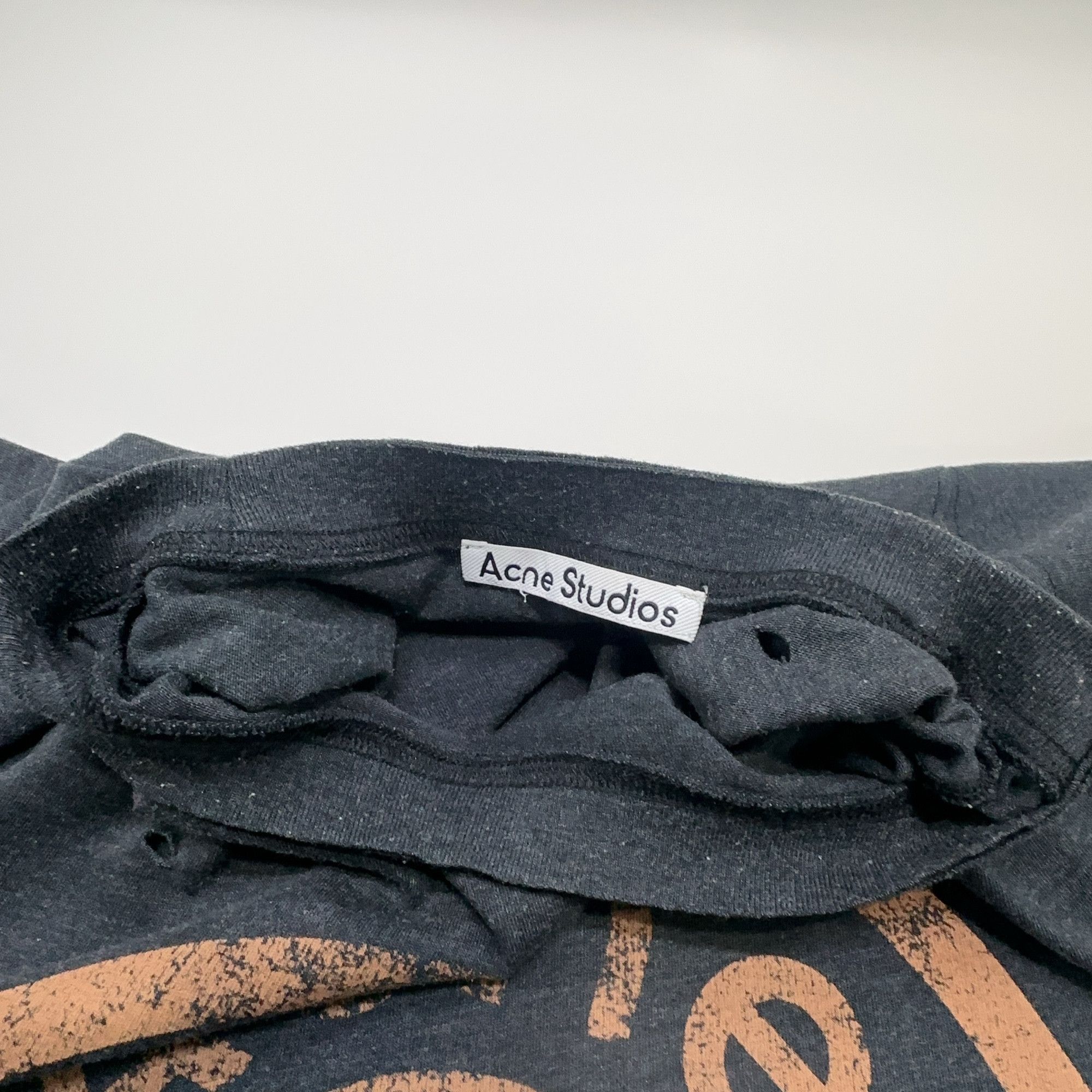 Acne Studios Acne Studios Distressed Circle Logo T-Shirt XXL Size US XXL / EU 58 / 5 - 9 Thumbnail
