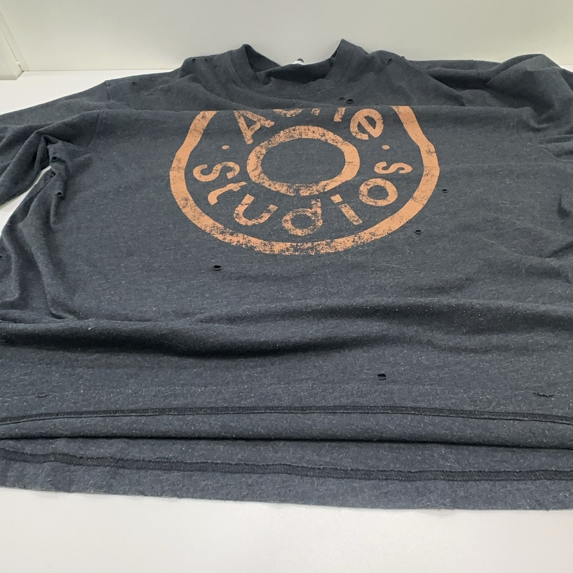 Acne Studios Acne Studios Distressed Circle Logo T-Shirt XXL Size US XXL / EU 58 / 5 - 8 Thumbnail