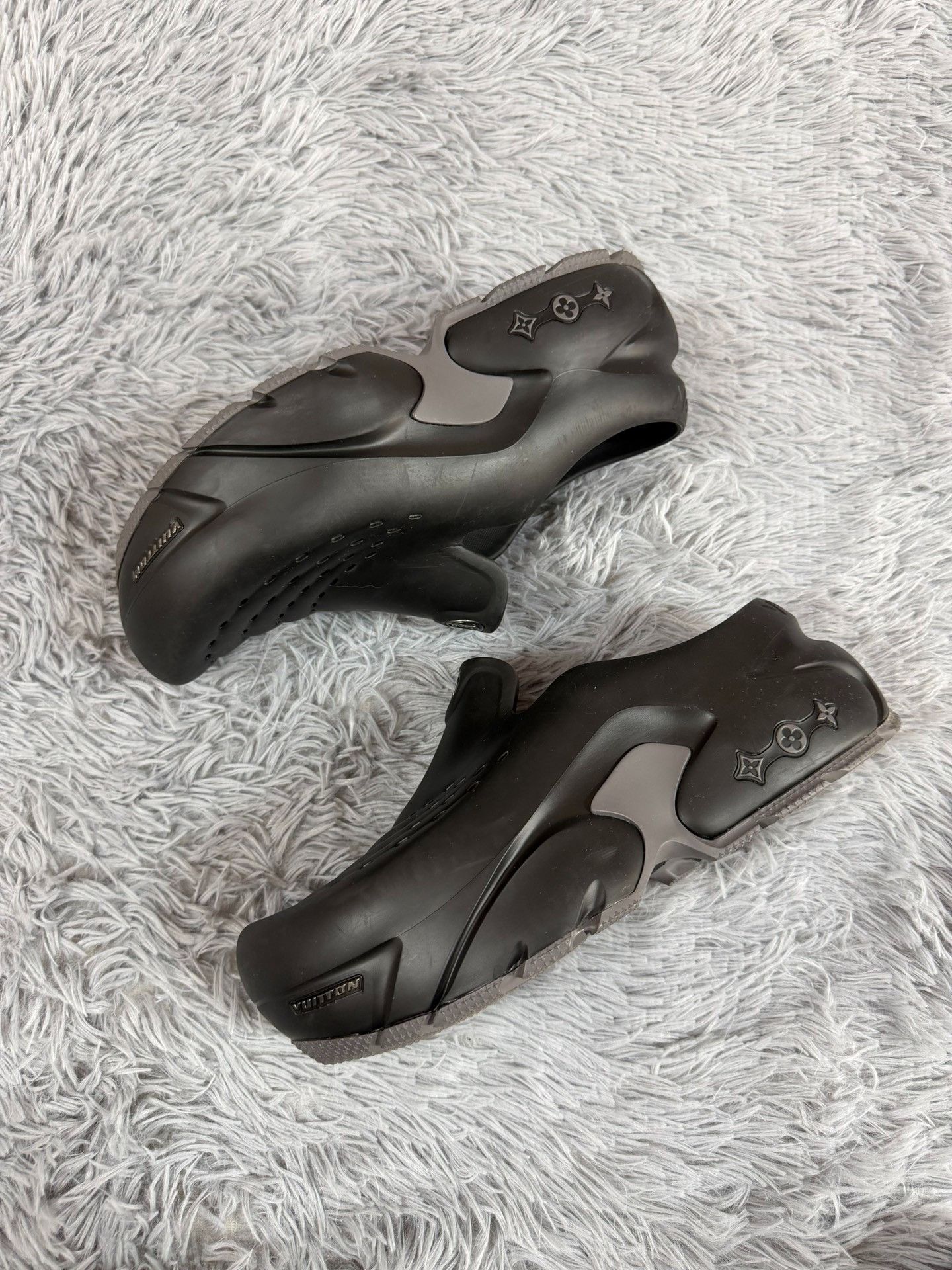 Louis Vuitton Louis Vuitton Shark Black Sandals 11 Men Size US 11 / EU 44 - 2 Thumbnail