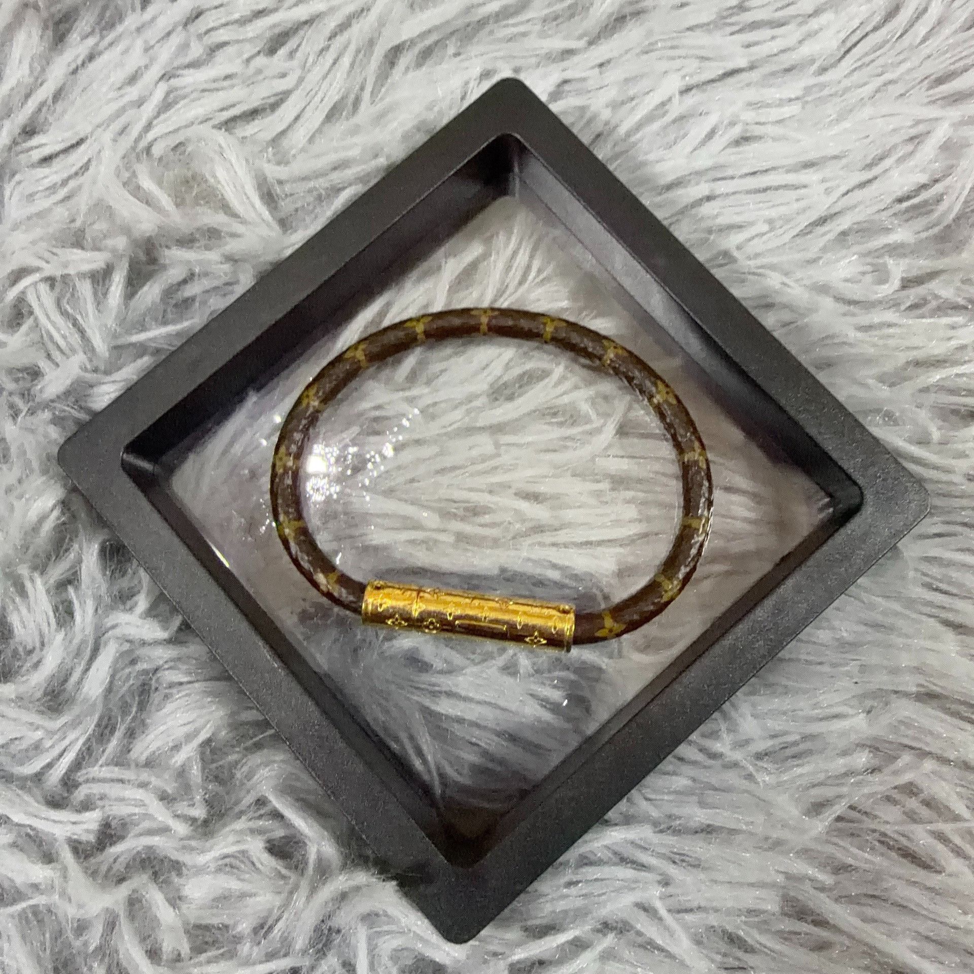 Louis Vuitton Louis Vuitton Retro Yellow Bracelet OS Women Size ONE SIZE - 2 Thumbnail