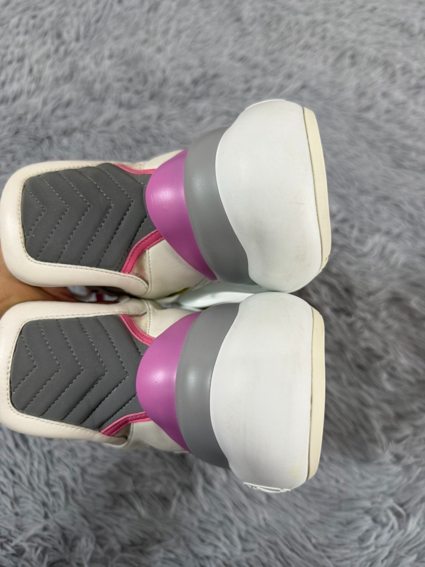 Louis Vuitton Louis Vuitton Pink Lowtop Sneakers 9 Men Size US 9 / EU 42 - 4 Thumbnail