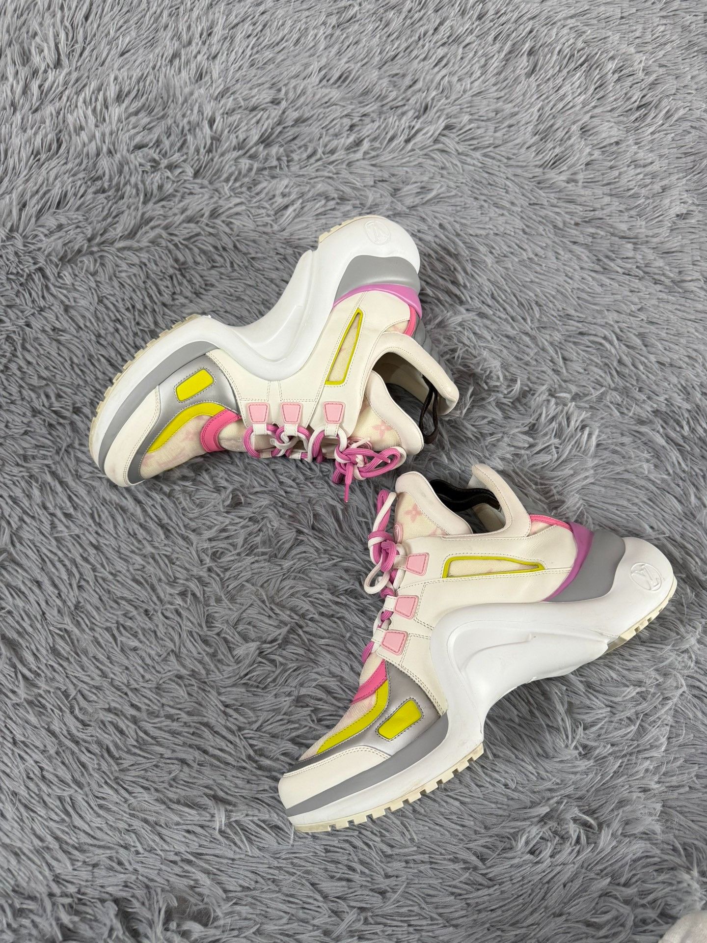 Louis Vuitton Louis Vuitton Pink Lowtop Sneakers 9 Men Size US 9 / EU 42 - 2 Thumbnail