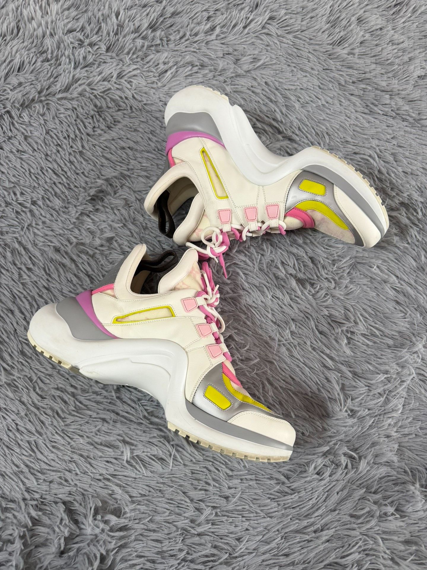 Louis Vuitton Louis Vuitton Pink Lowtop Sneakers 9 Men Size US 9 / EU 42 - 3 Thumbnail