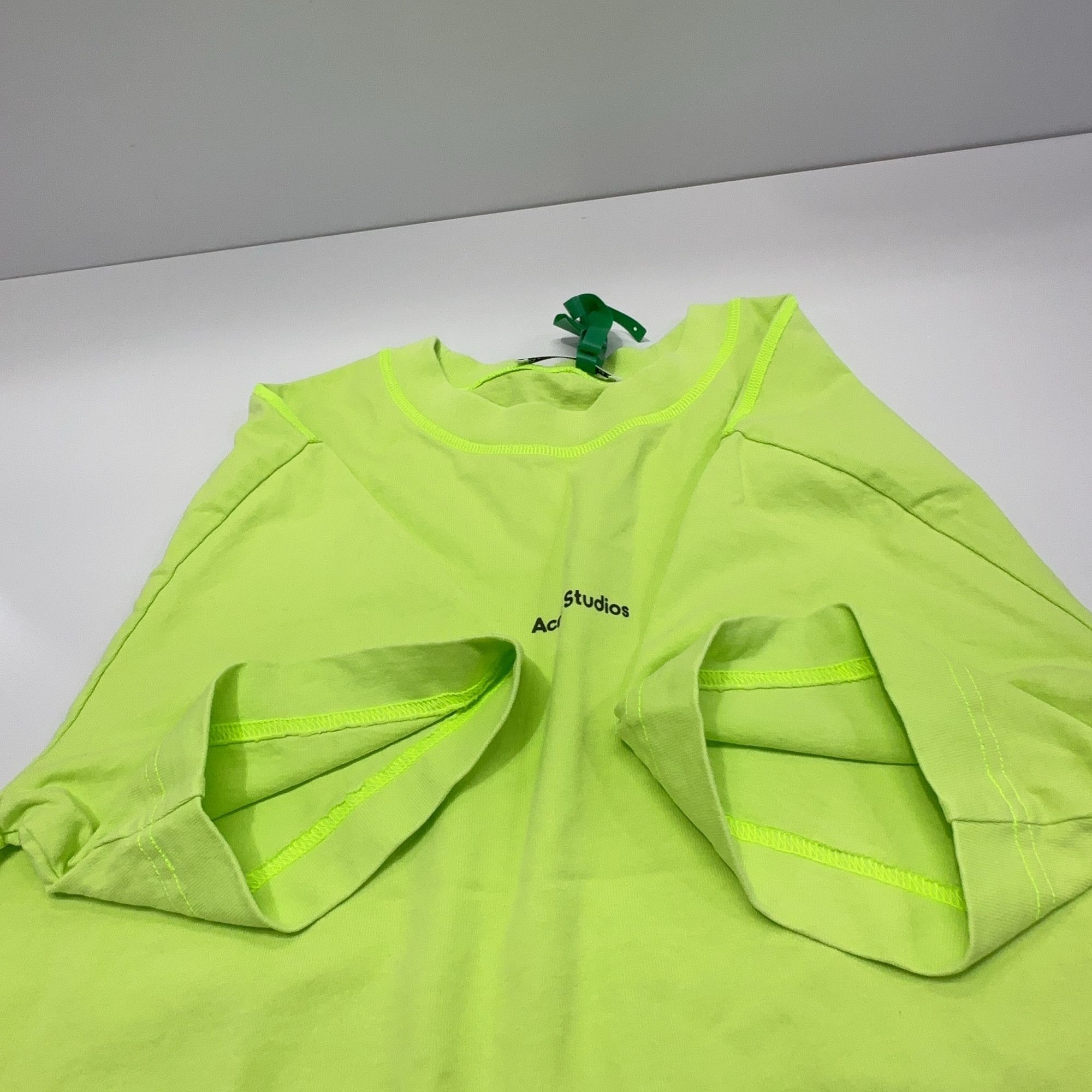 Acne Studios Acne Studios Neon Logo Print T-Shirt XS Size XS / US 0-2 / IT 36-38 - 9 Thumbnail
