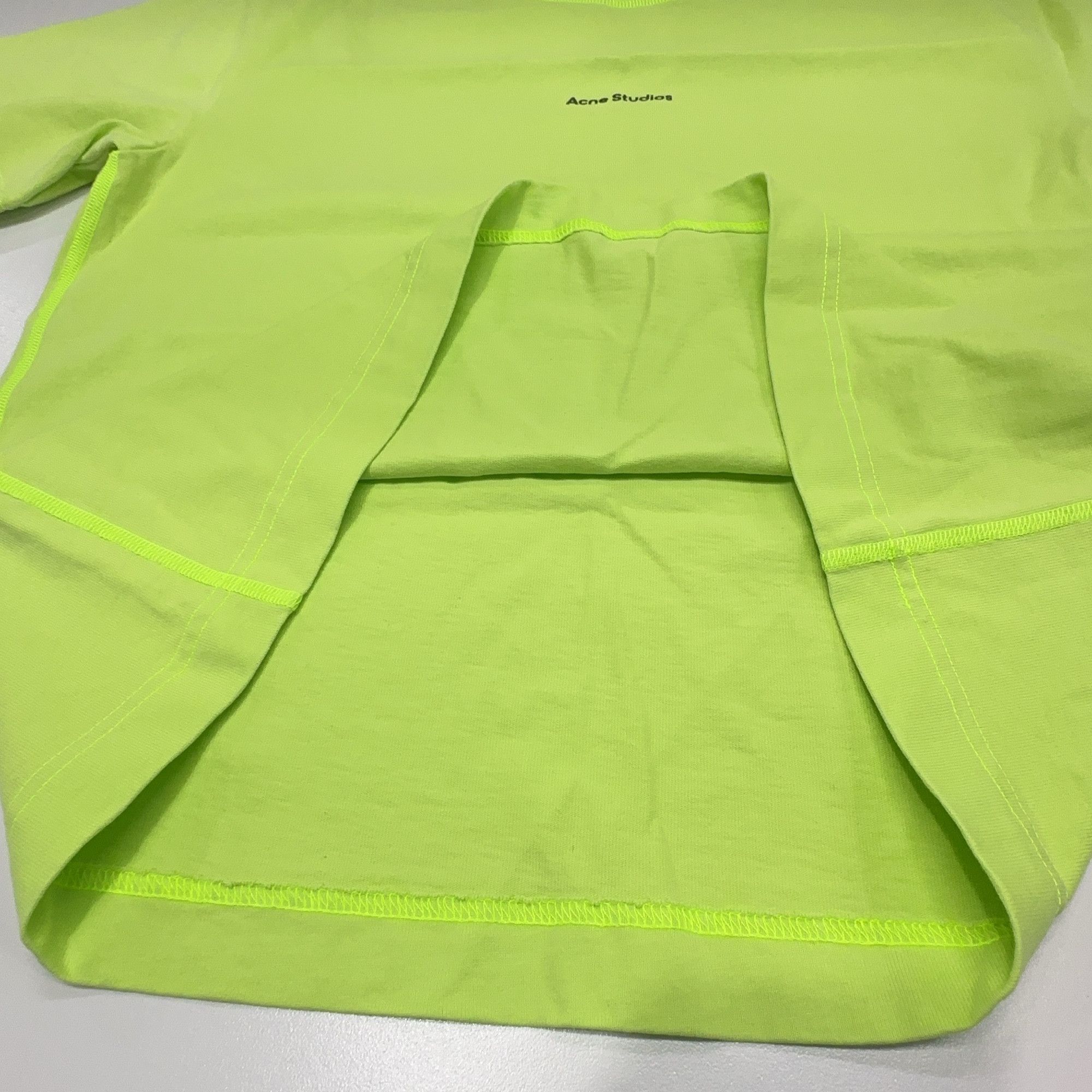 Acne Studios Acne Studios Neon Logo Print T-Shirt XS Size XS / US 0-2 / IT 36-38 - 8 Thumbnail