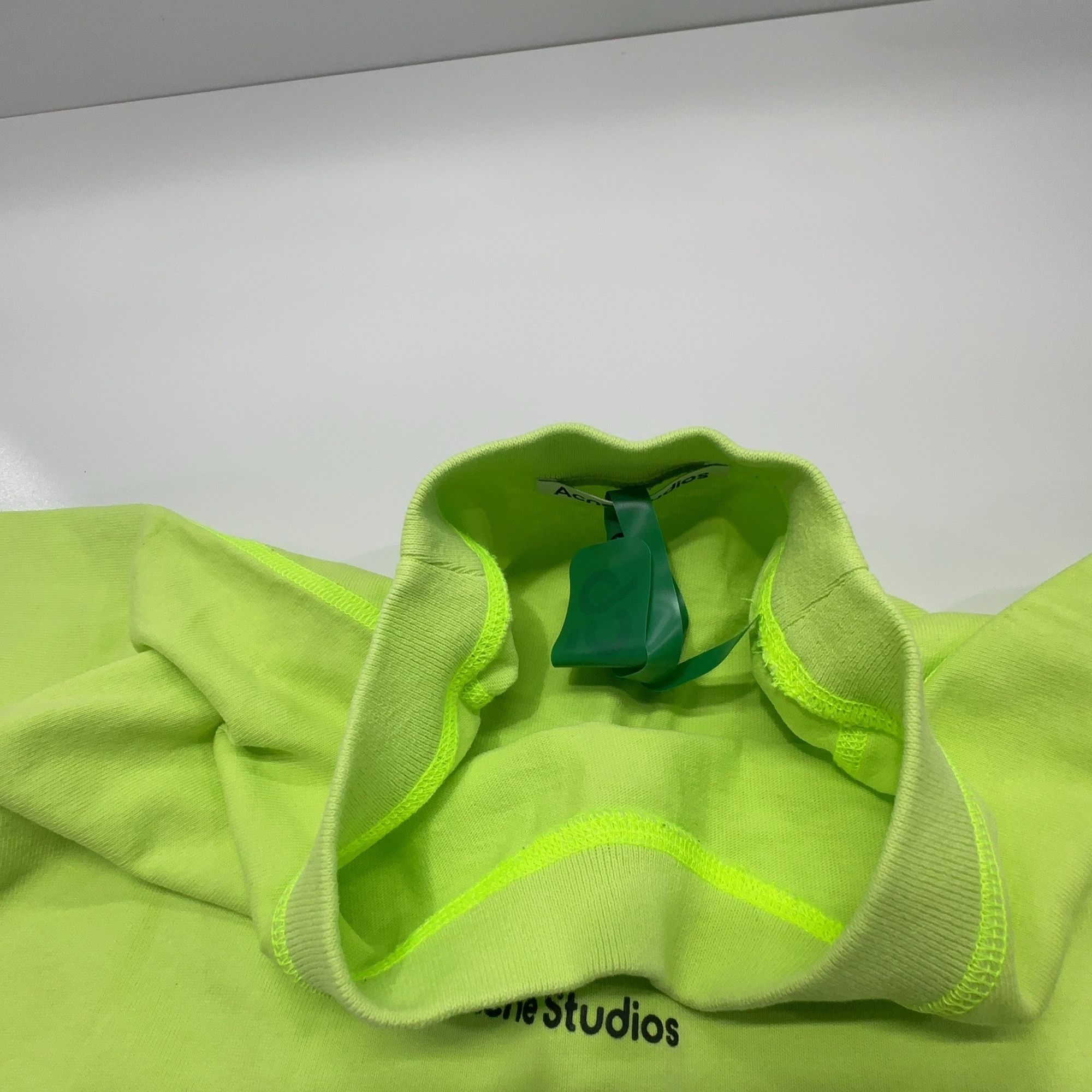 Acne Studios Acne Studios Neon Logo Print T-Shirt XS Size XS / US 0-2 / IT 36-38 - 7 Thumbnail