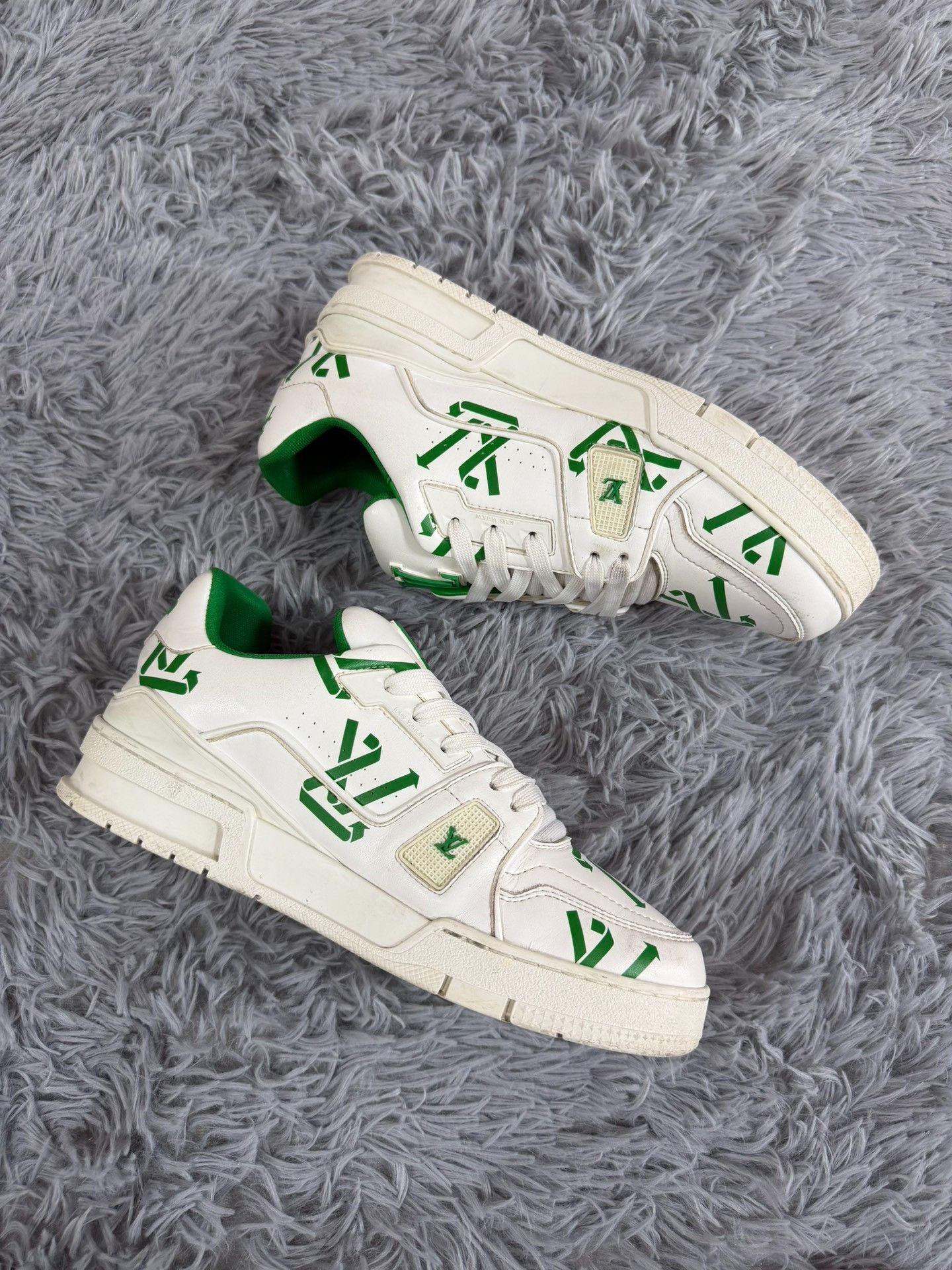 Louis Vuitton Louis Vuitton Training Green Lowtop Sneakers us_9 Women Size US 9 / IT 39 - 3 Thumbnail