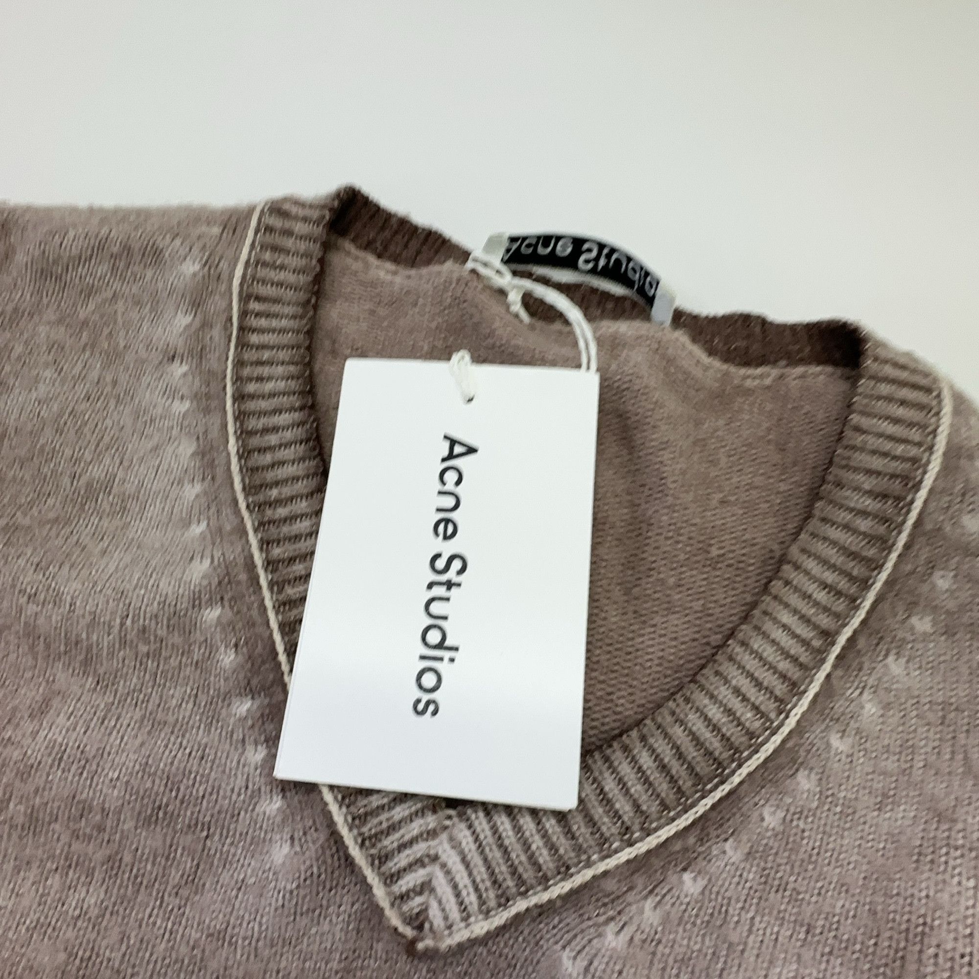 Acne Studios Acne Studios V-Neck Wool Blend Sweater S Size US S / EU 44-46 / 1 - 5 Thumbnail