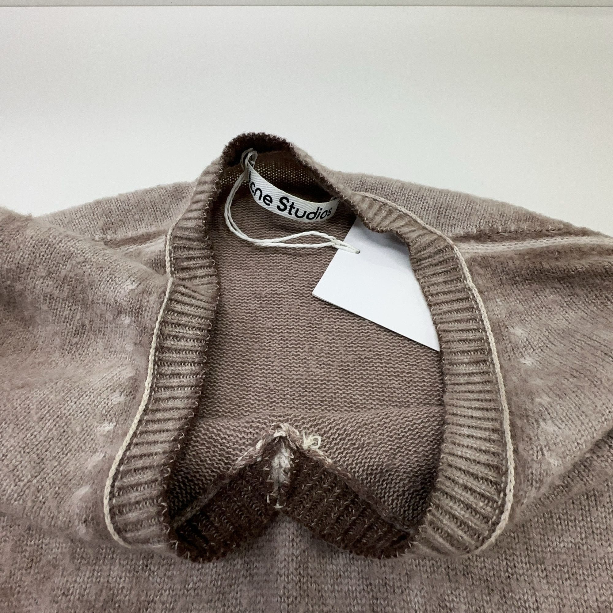 Acne Studios Acne Studios V-Neck Wool Blend Sweater S Size US S / EU 44-46 / 1 - 7 Thumbnail