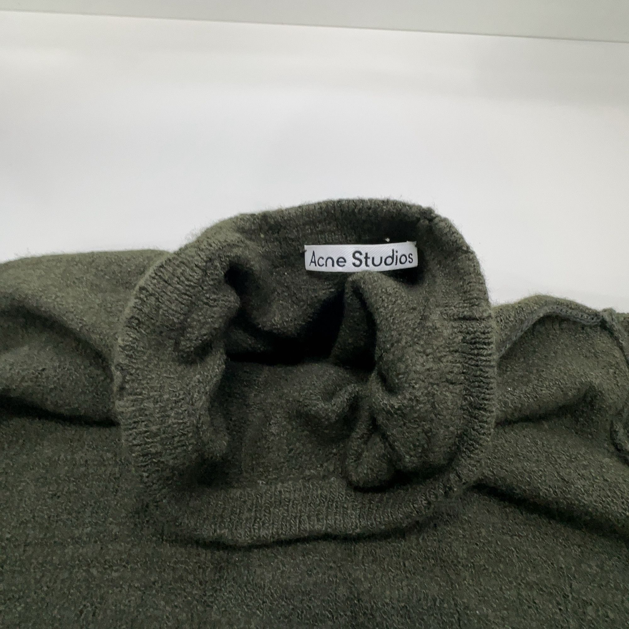 Acne Studios Acne Studios Distressed Khaki Green Wool Sweater Size M Size US M / EU 48-50 / 2 - 6 Thumbnail