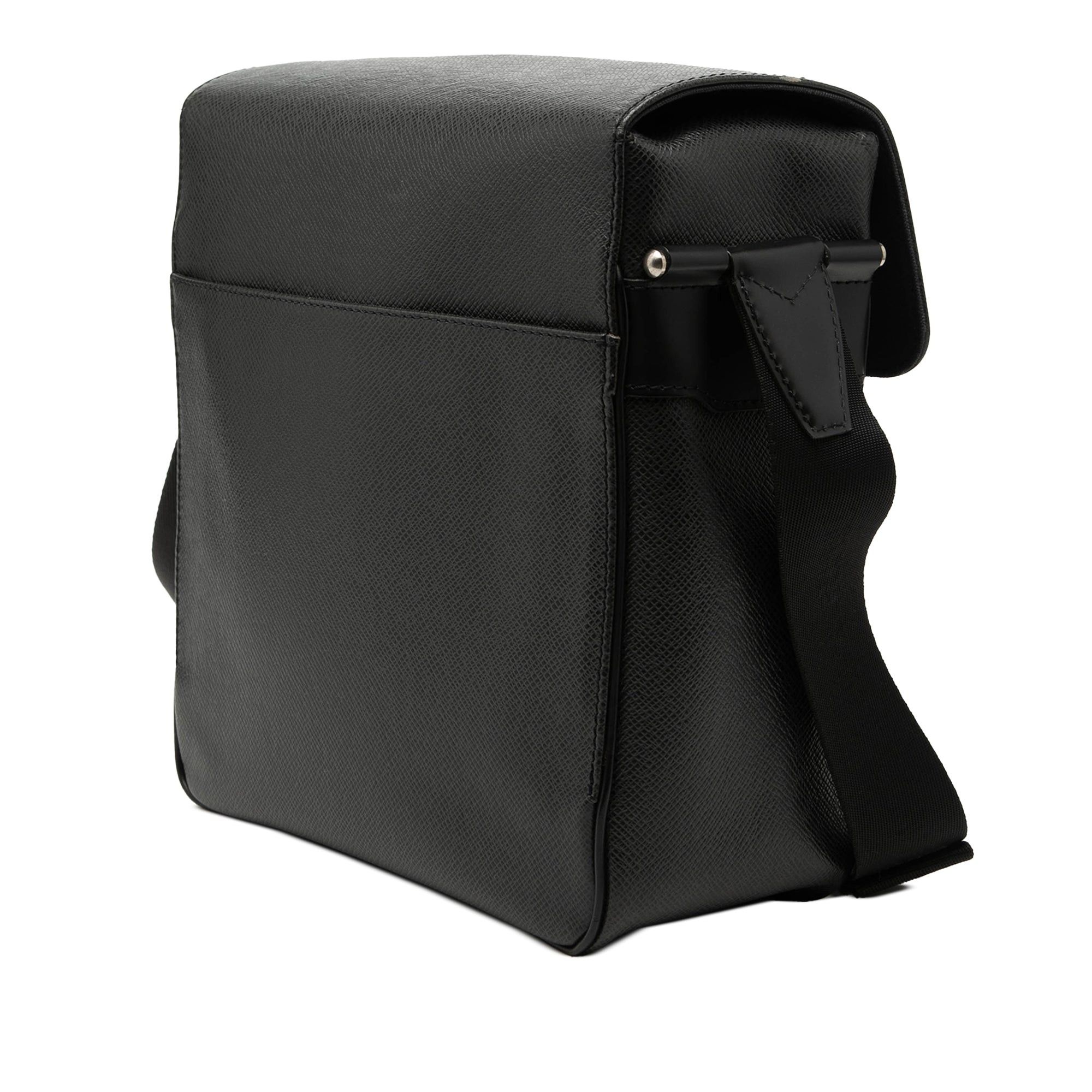 Louis Vuitton Taiga Yaranga Size ONE SIZE - 2 Thumbnail
