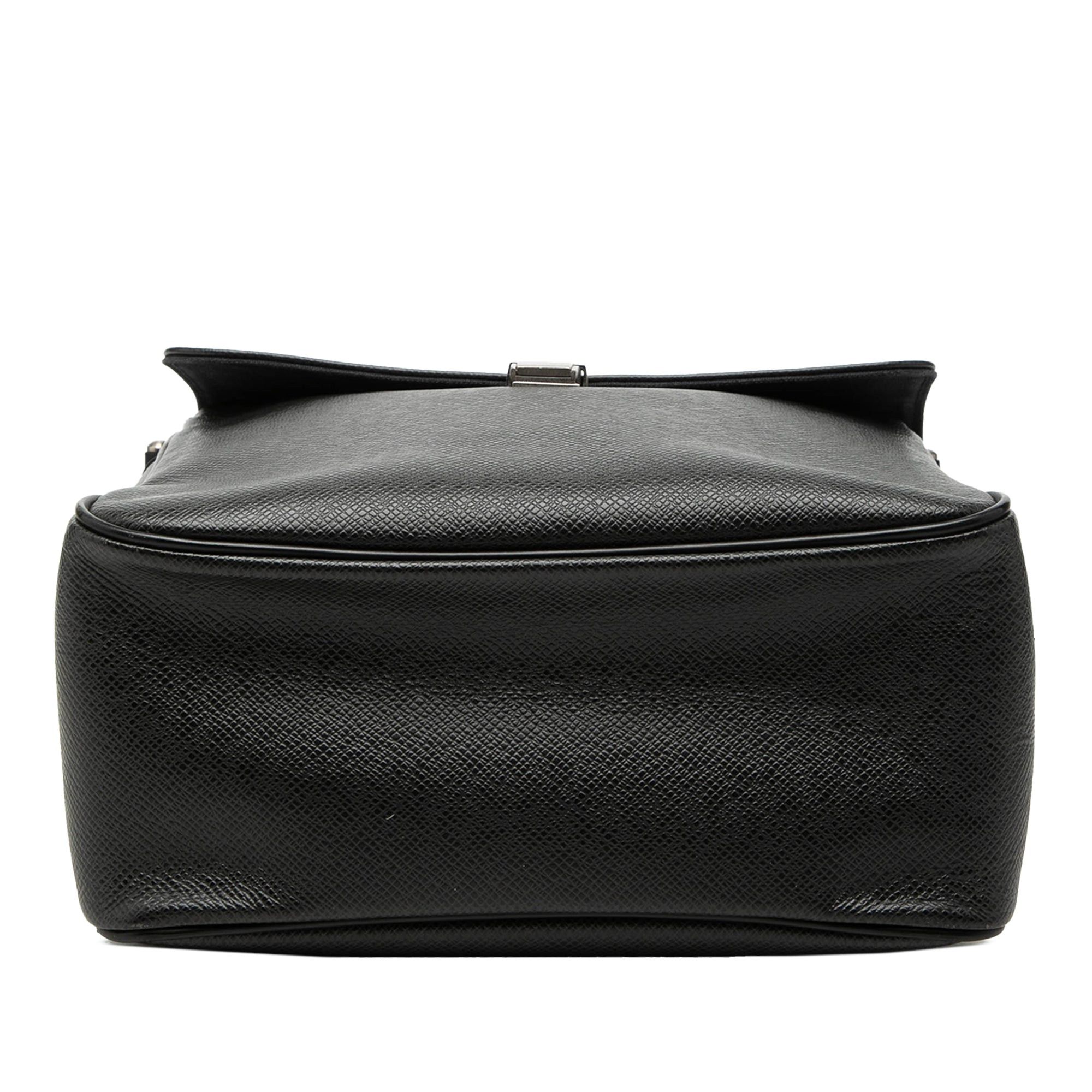 Louis Vuitton Taiga Yaranga Size ONE SIZE - 3 Thumbnail