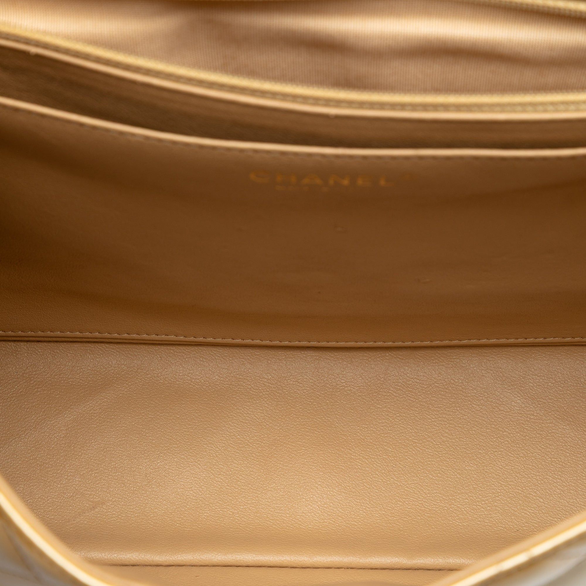 Chanel Maxi Classic Patent Single Flap Size ONE SIZE - 4 Thumbnail