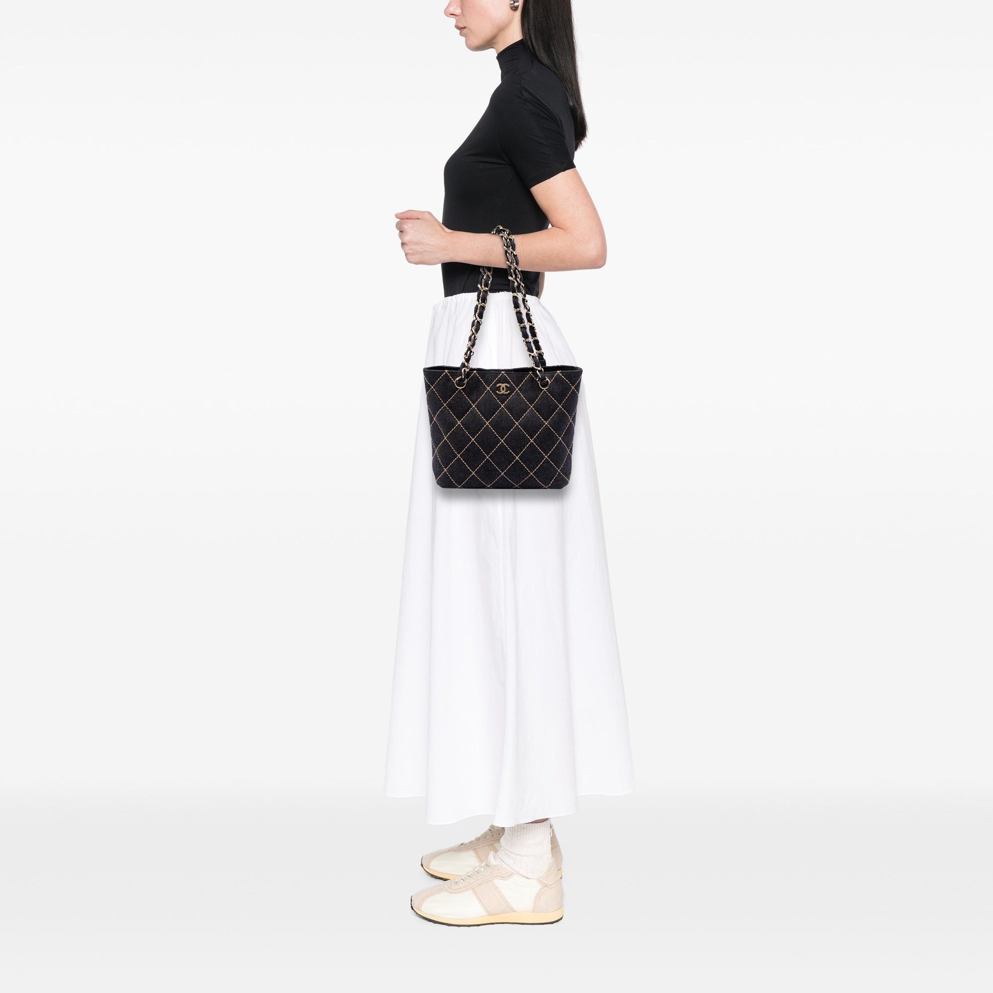 Chanel CC Wool Wild Stitch Tote Size ONE SIZE - 7 Thumbnail