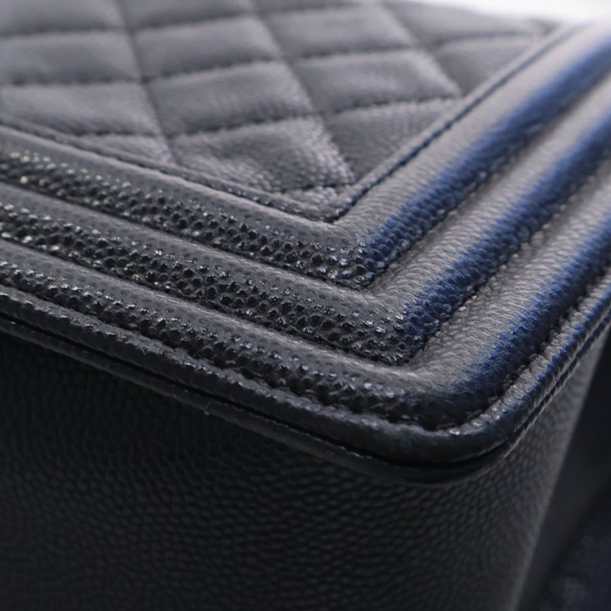 Chanel Old Medium Quilted Caviar Boy Flap Size ONE SIZE - 11 Thumbnail