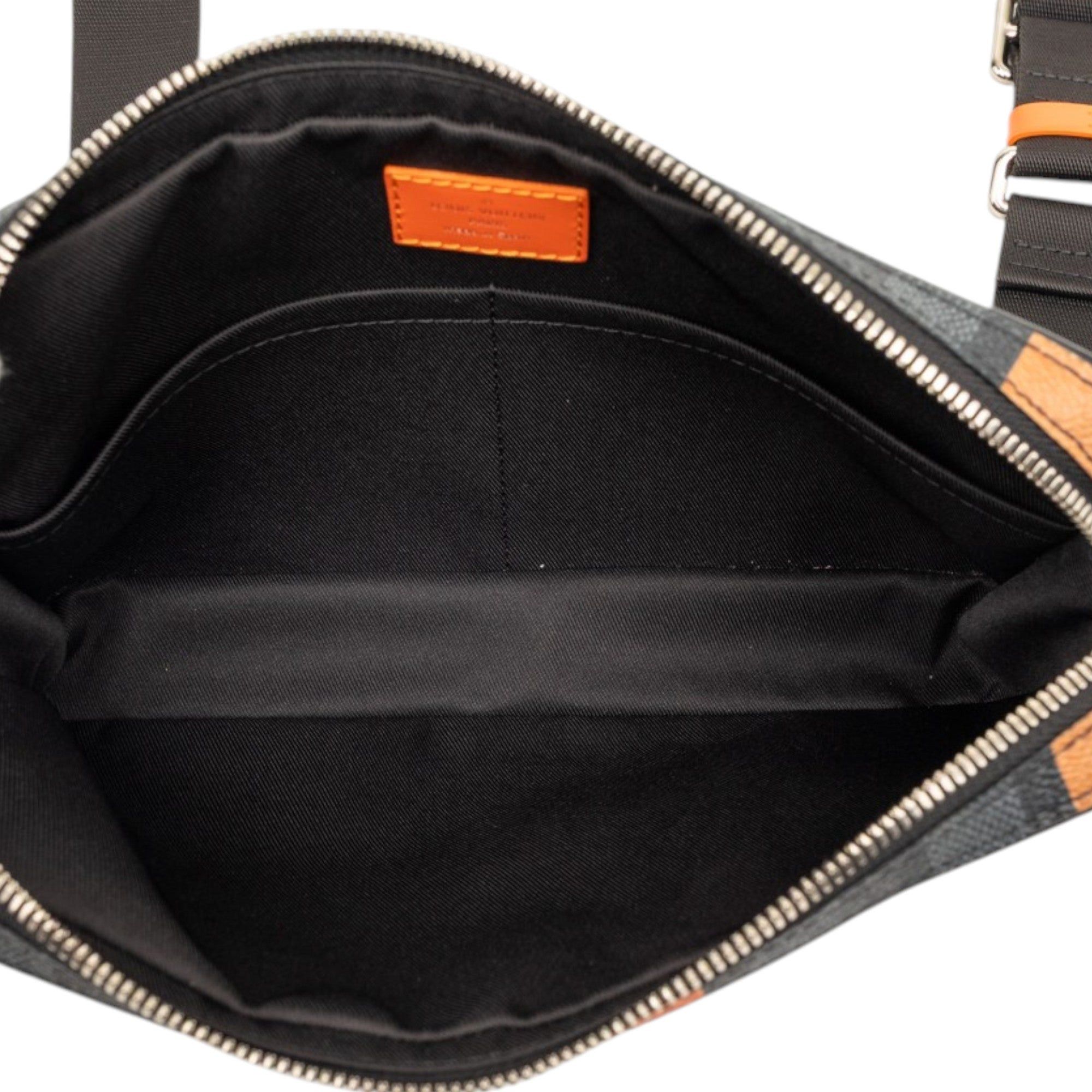 Louis Vuitton Damier Graphite Giant Alpha Messenger Bag Size ONE SIZE - 4 Thumbnail